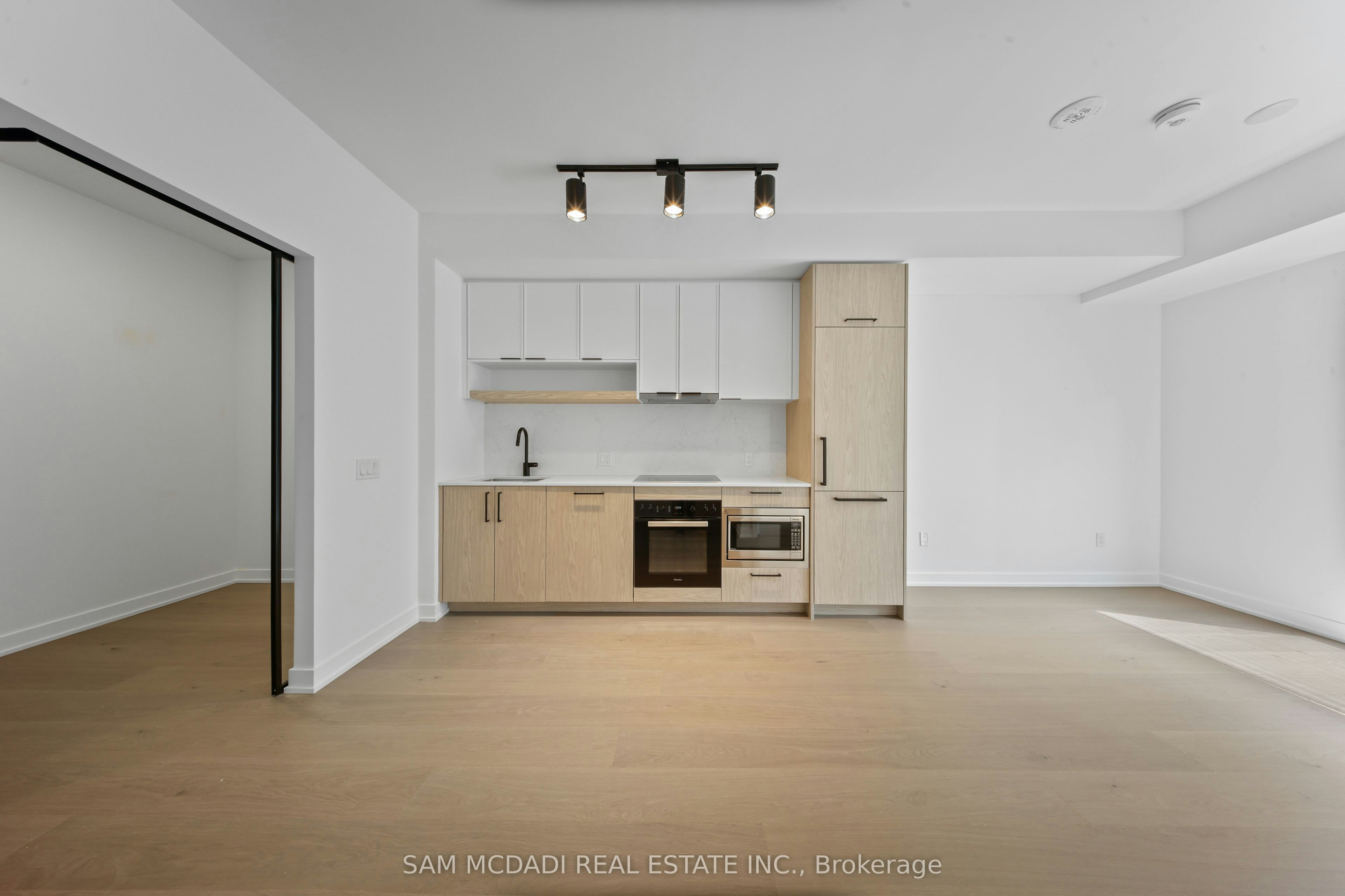 1122-89 Montclair Avenue, Toronto, ON, M5P 0A9 - 11