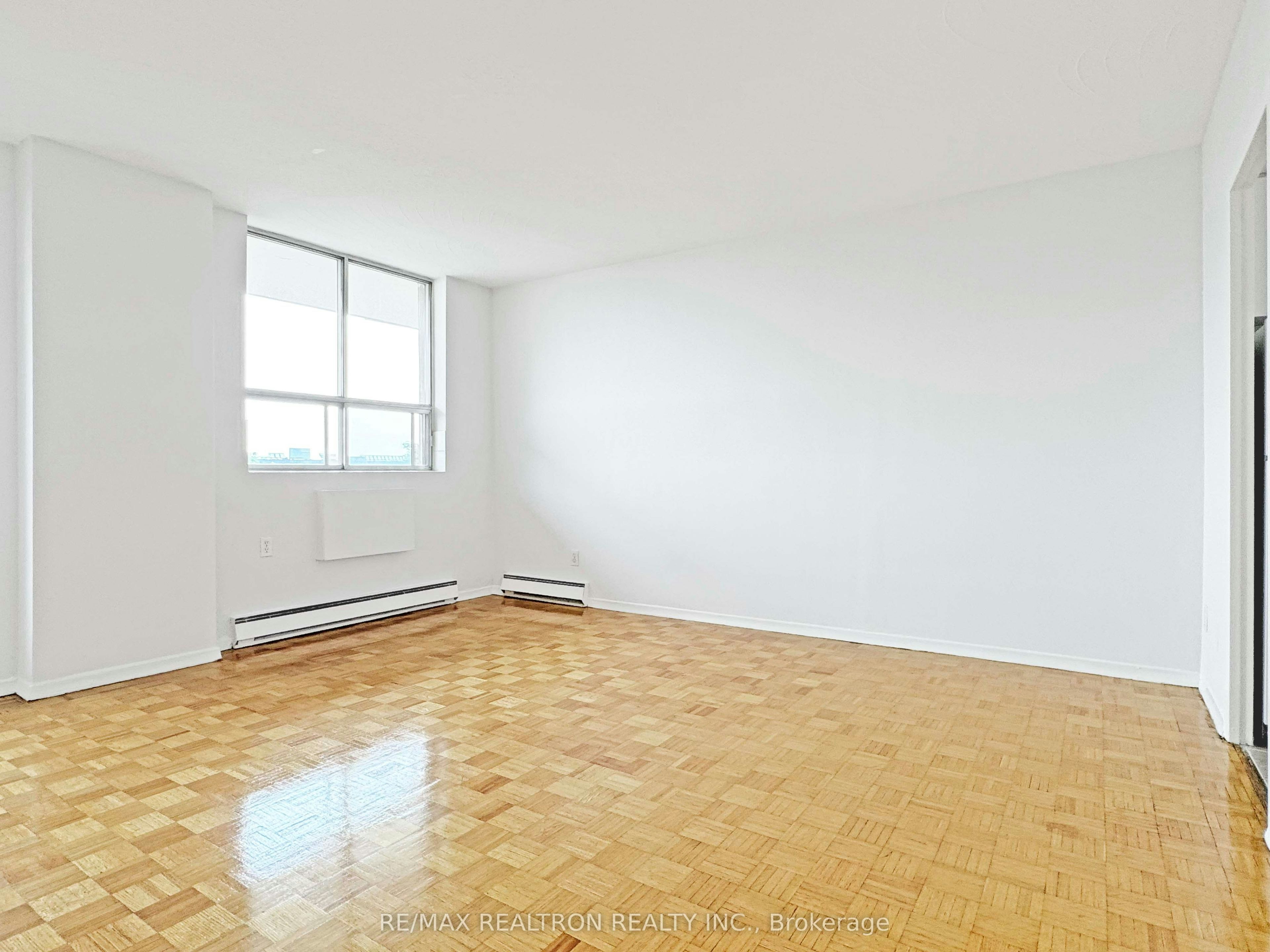 900-525 Eglinton Avenue E, Toronto, ON, M4P 2P6