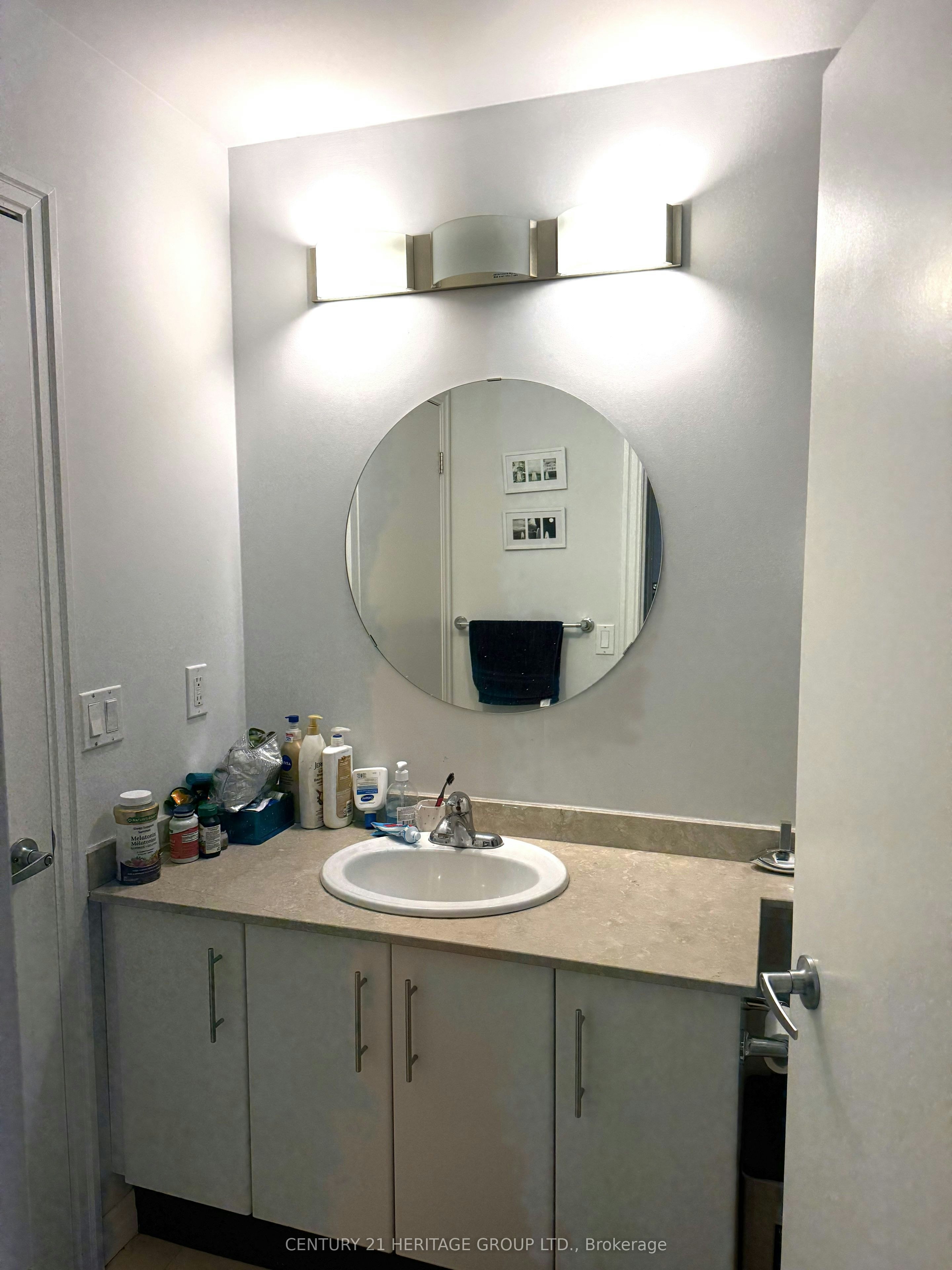208-16 Yonge Street, Toronto, ON, M5E 2A3 - 6