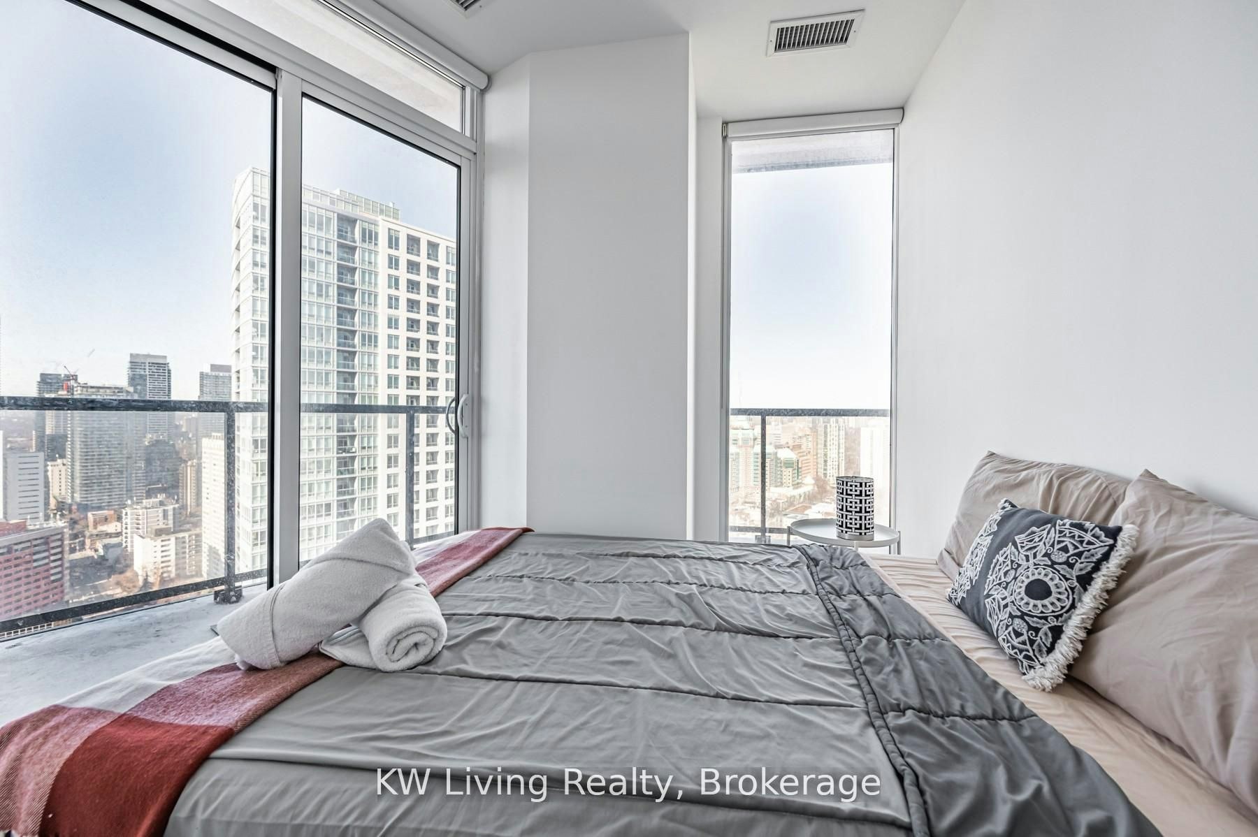 1909-159 Wellesley Street E, Toronto, ON, M4Y 0H5 - 5