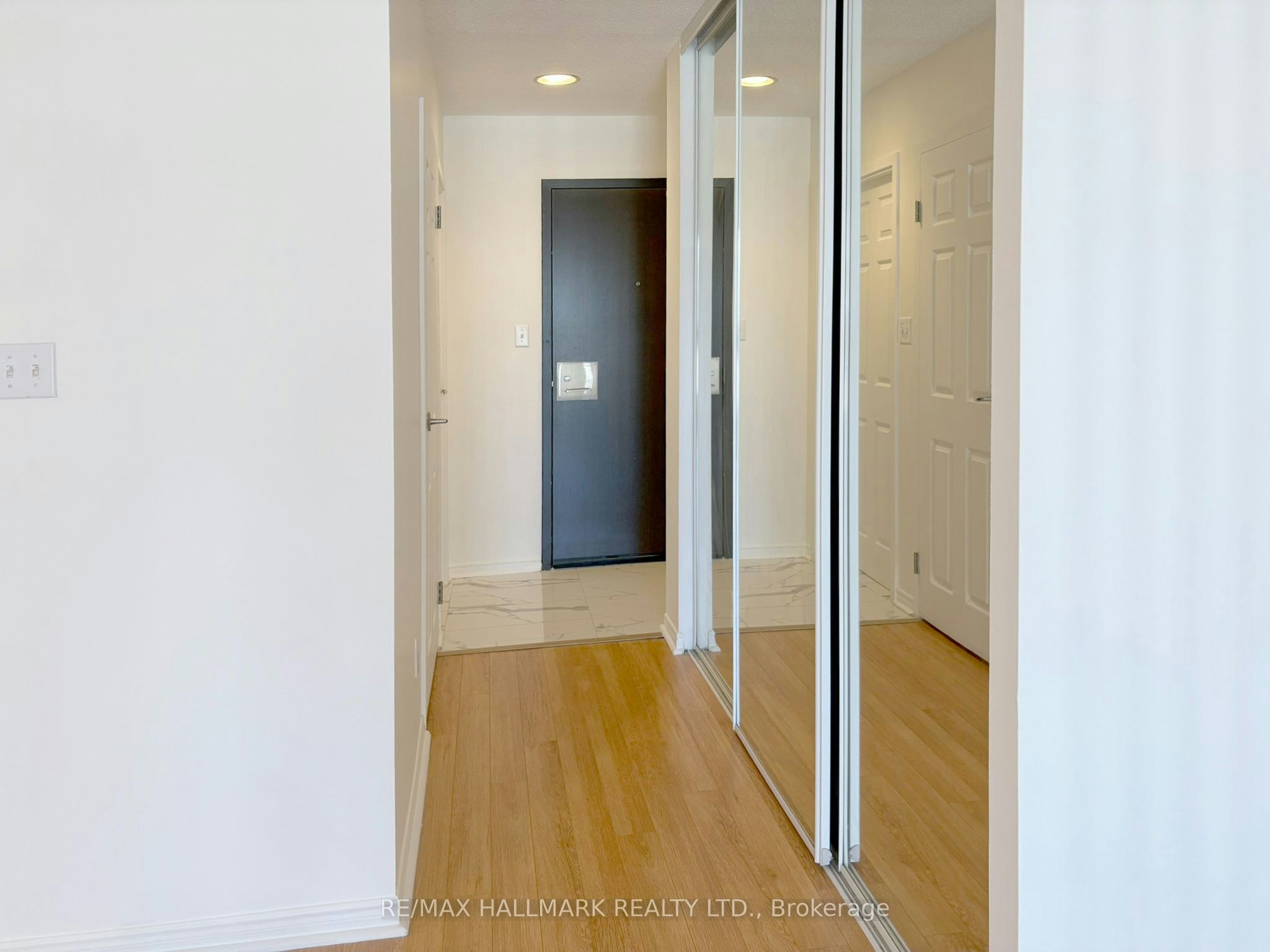 3206-25 The Esplanade N/A, Toronto, ON, M5E 1W5 - 14