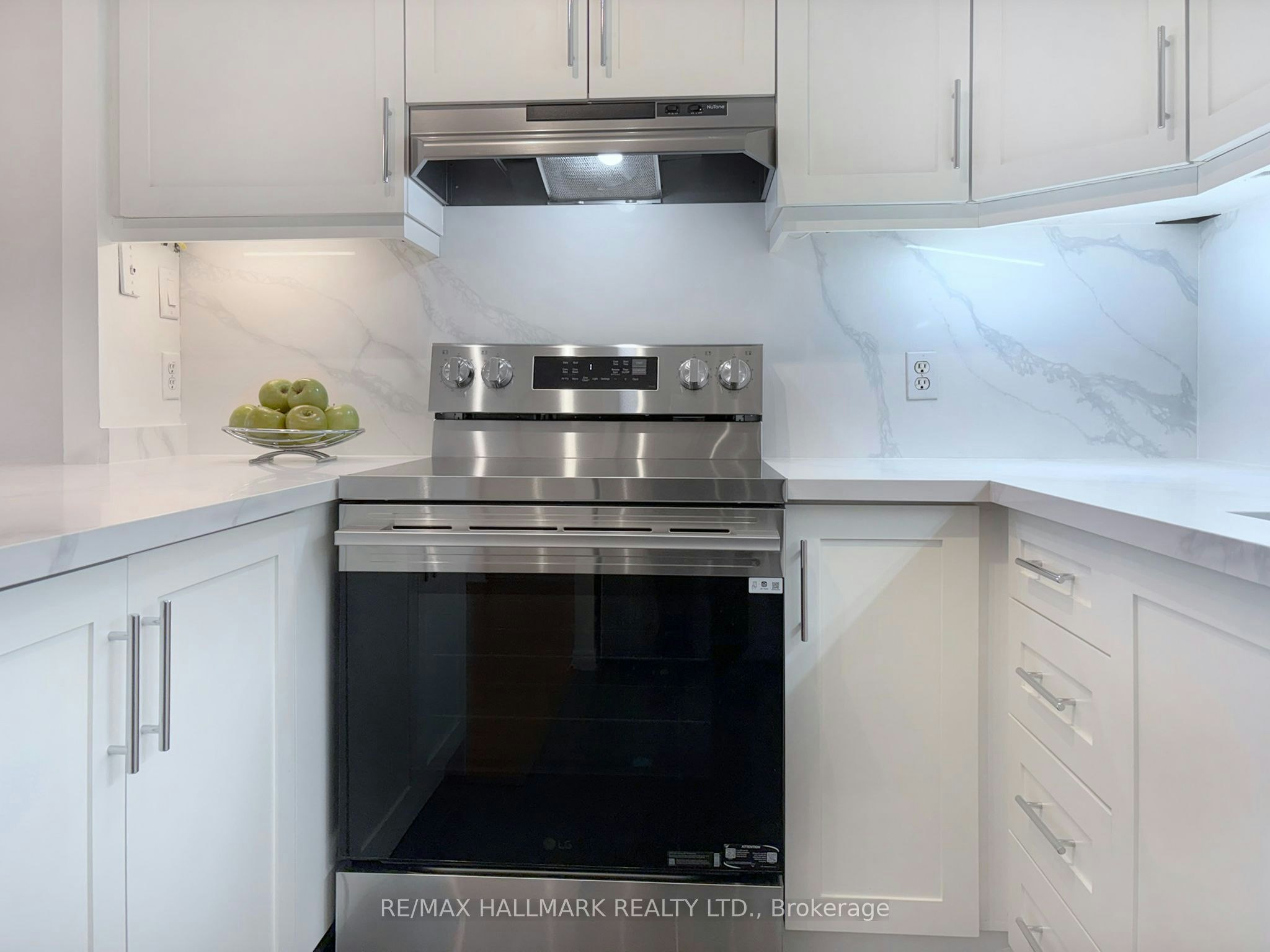 3206-25 The Esplanade N/A, Toronto, ON, M5E 1W5 - 9