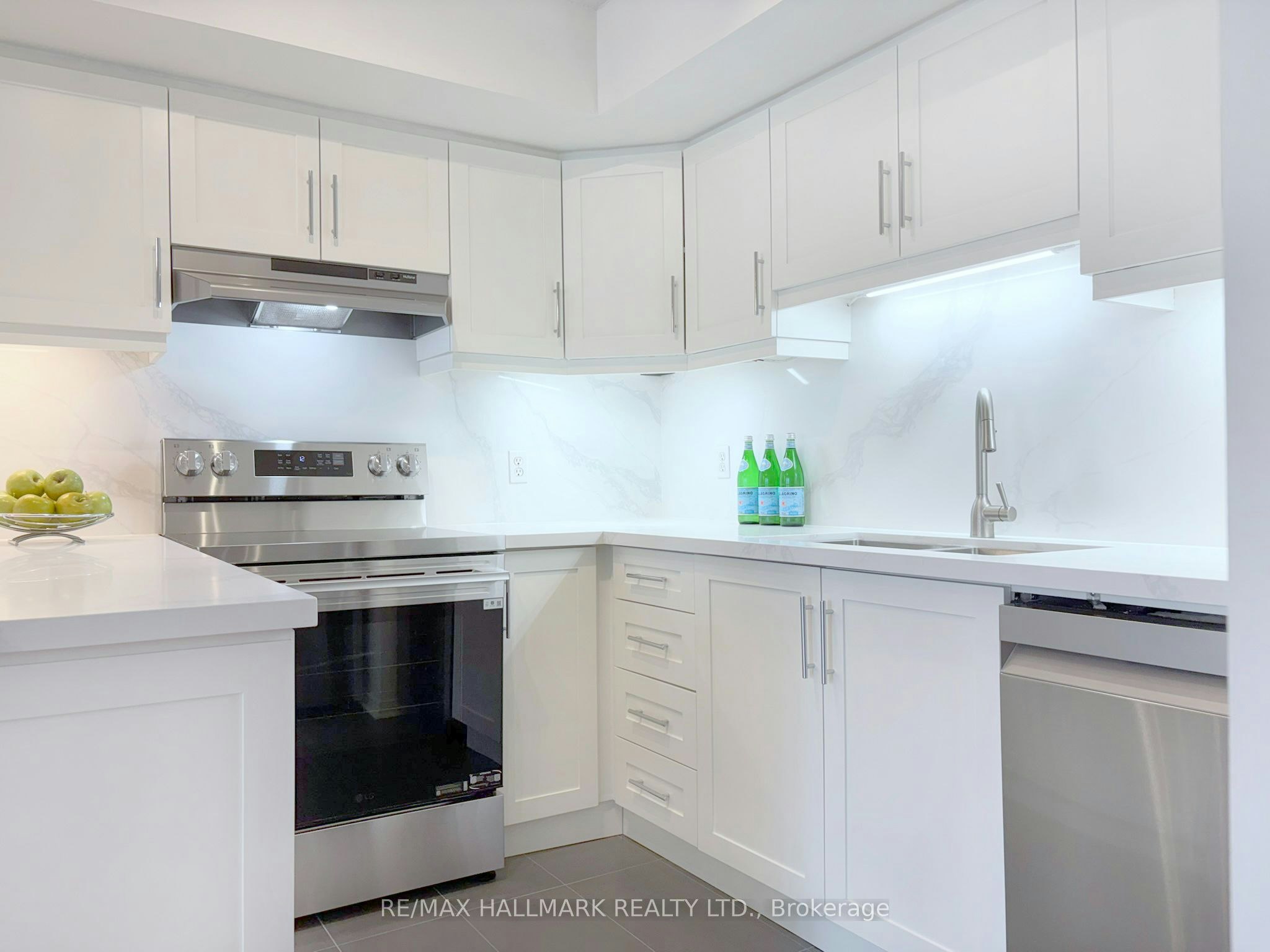 3206-25 The Esplanade N/A, Toronto, ON, M5E 1W5 - 8