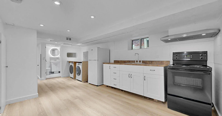 BSMT-858 Manning Avenue, Toronto, ON, M6G 2W8 - 7
