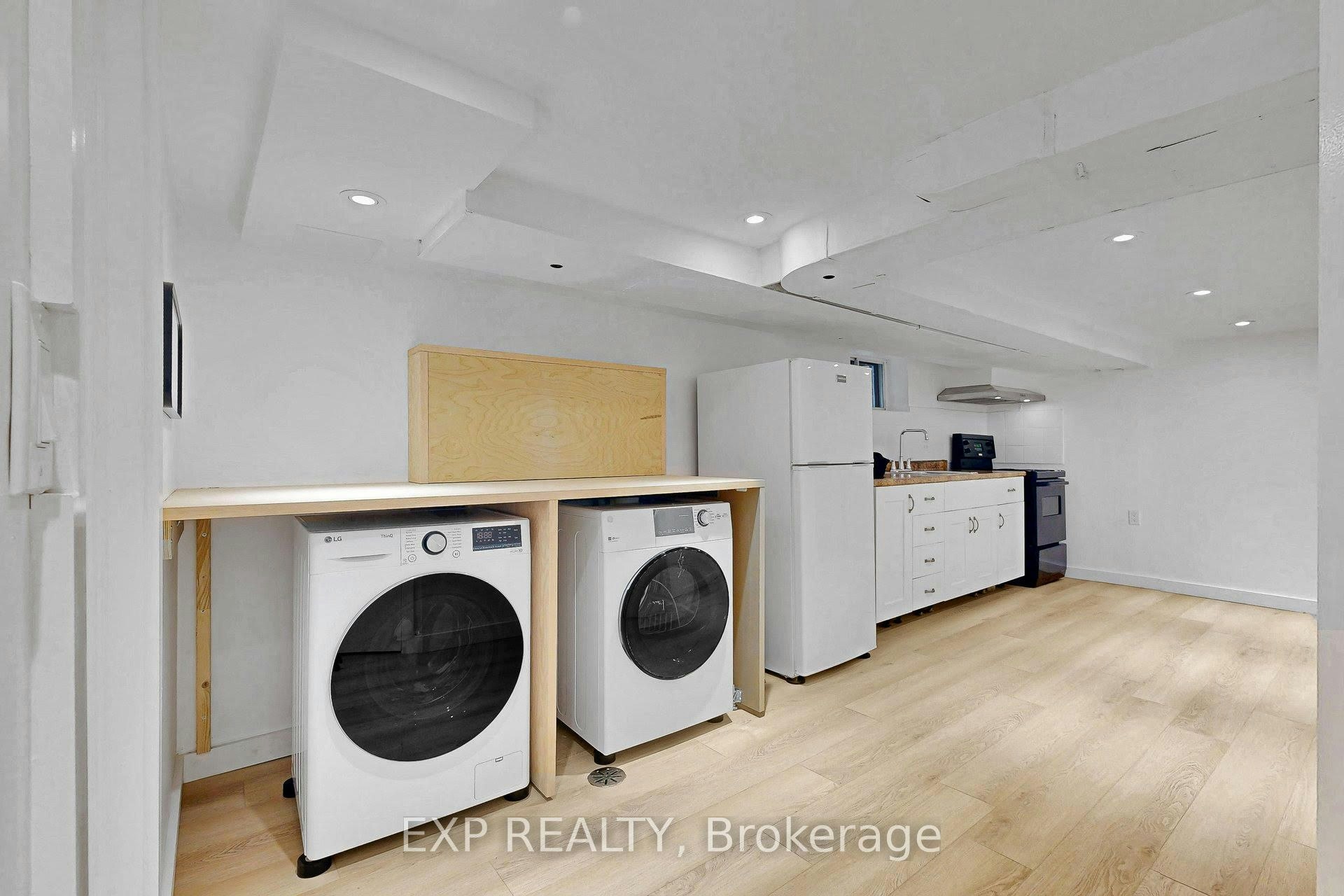 BSMT-858 Manning Avenue, Toronto, ON, M6G 2W8 - 12