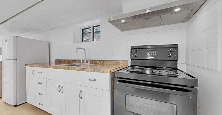 BSMT-858 Manning Avenue, Toronto, ON, M6G 2W8 - 9