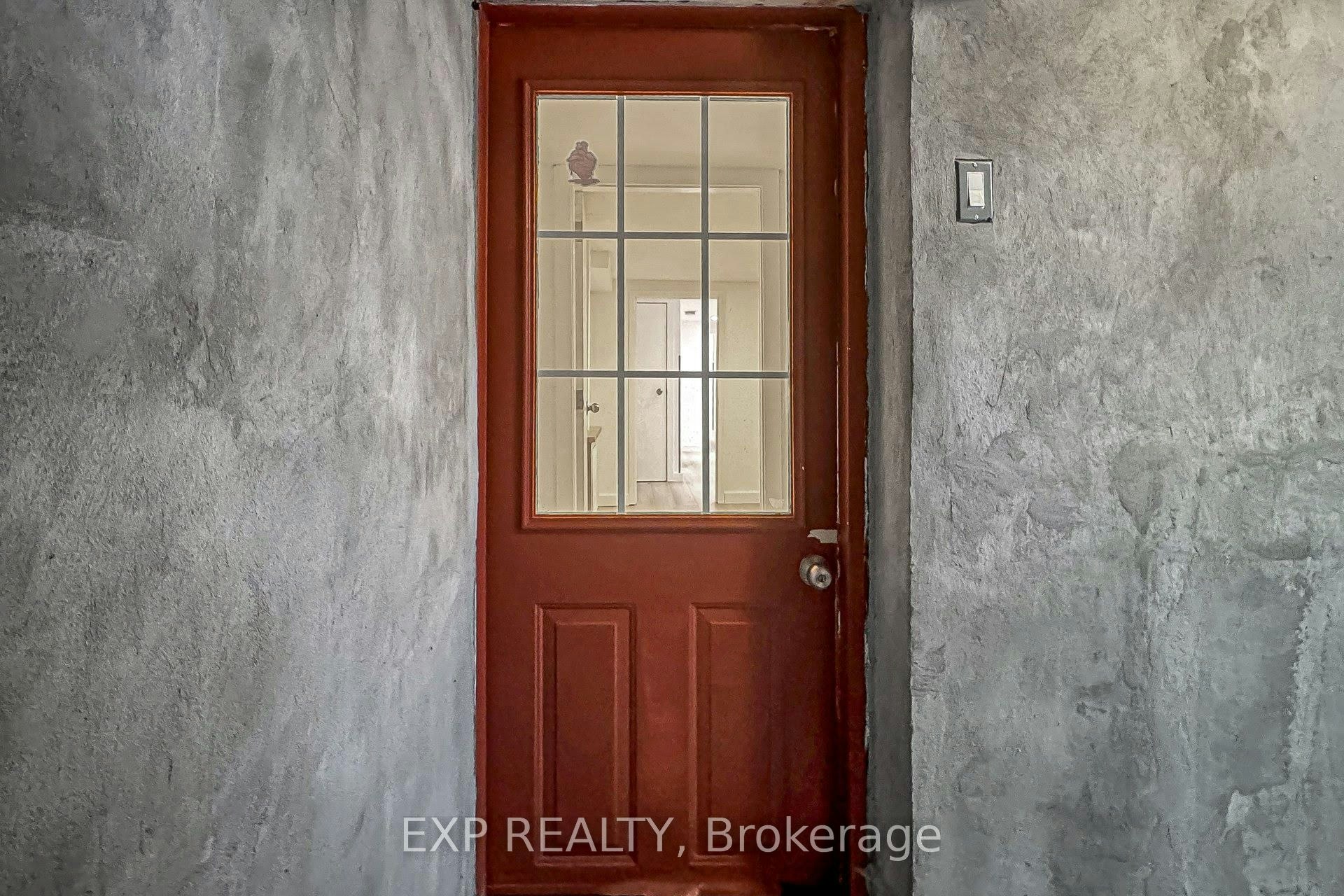 BSMT-858 Manning Avenue, Toronto, ON, M6G 2W8 - 2