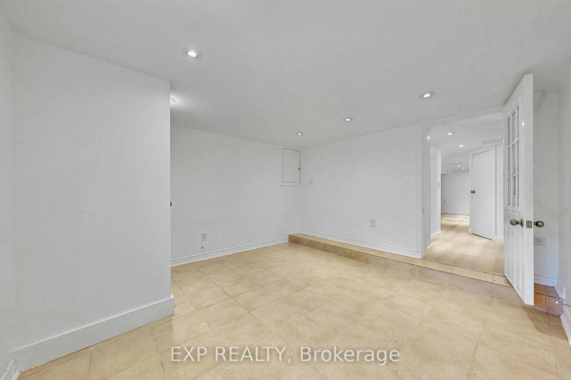 BSMT-858 Manning Avenue, Toronto, ON, M6G 2W8 - 19