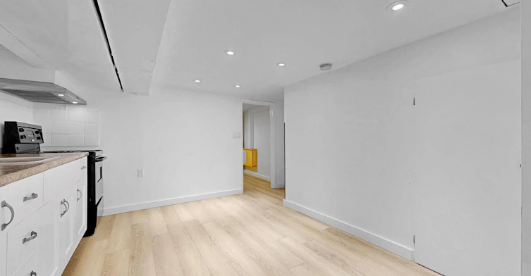 BSMT-858 Manning Avenue, Toronto, ON, M6G 2W8 - 11