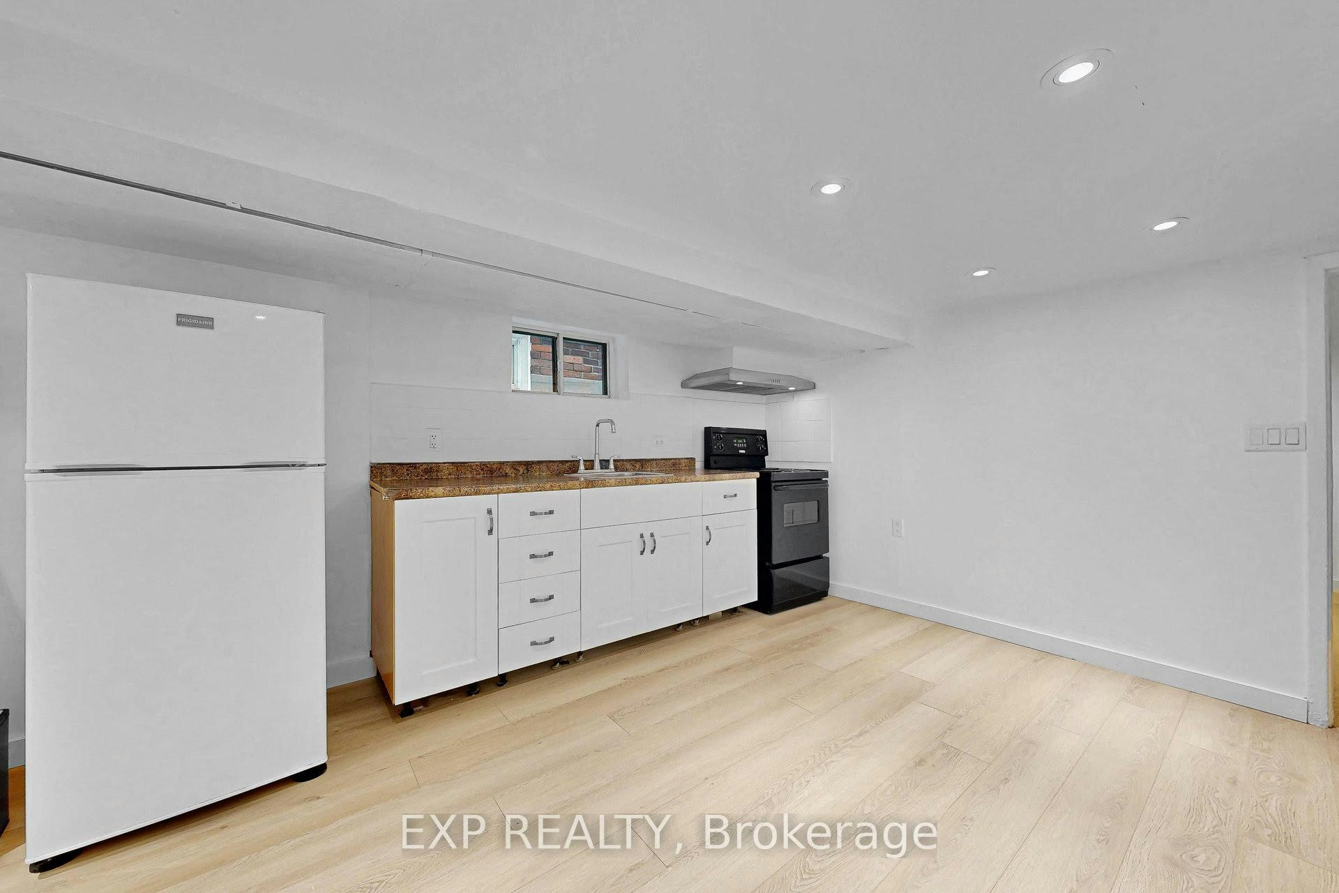 BSMT-858 Manning Avenue, Toronto, ON, M6G 2W8 - 10