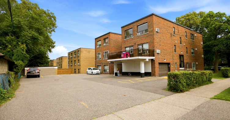 7-26 Meadowbrook Road, Toronto, ON, M6B 2S4 - 13