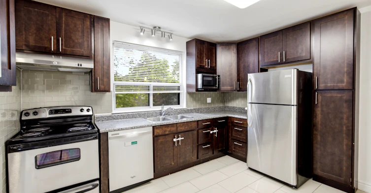 7-26 Meadowbrook Road, Toronto, ON, M6B 2S4 - 5