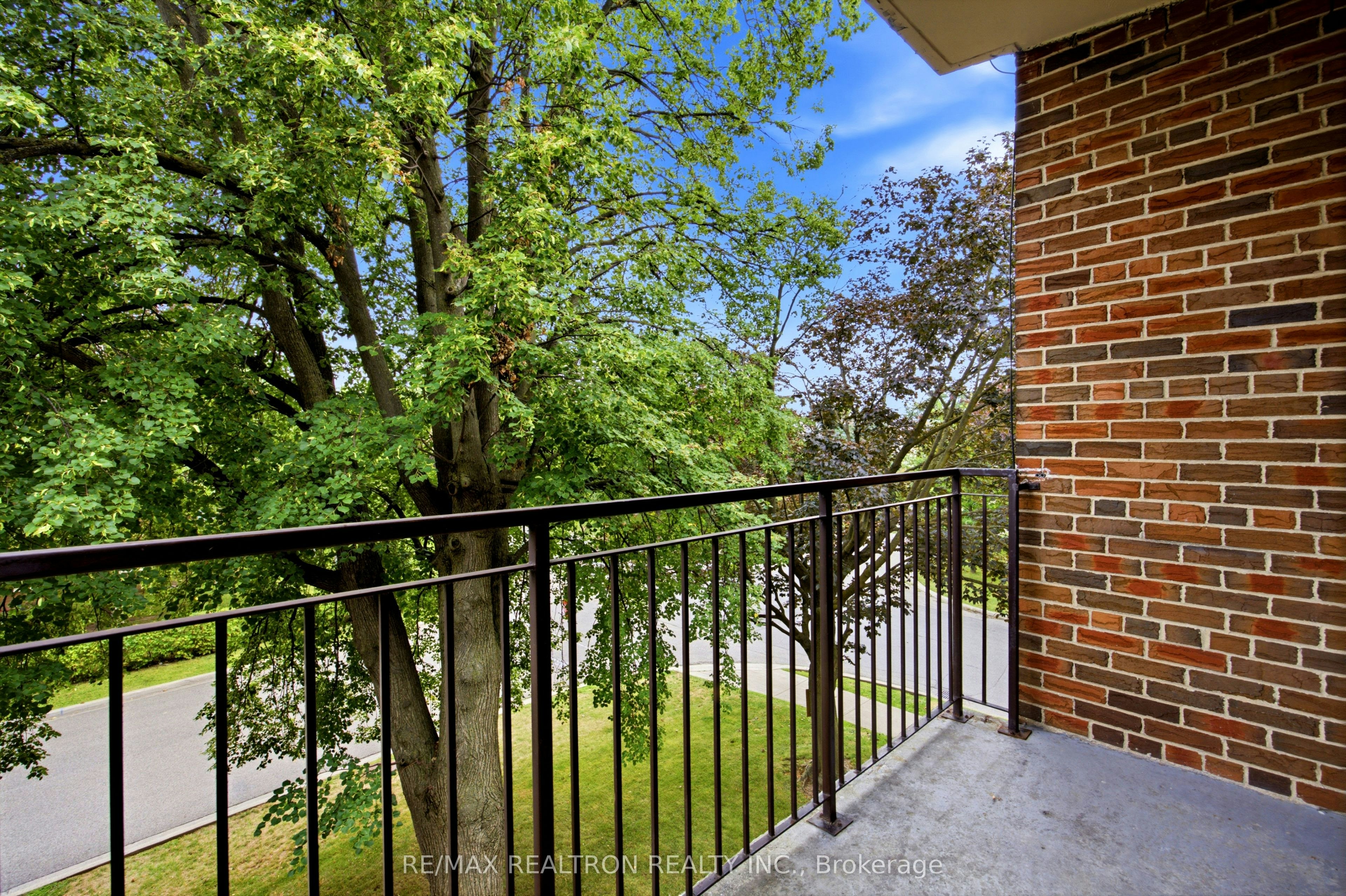 7-26 Meadowbrook Road, Toronto, ON, M6B 2S4 - 11