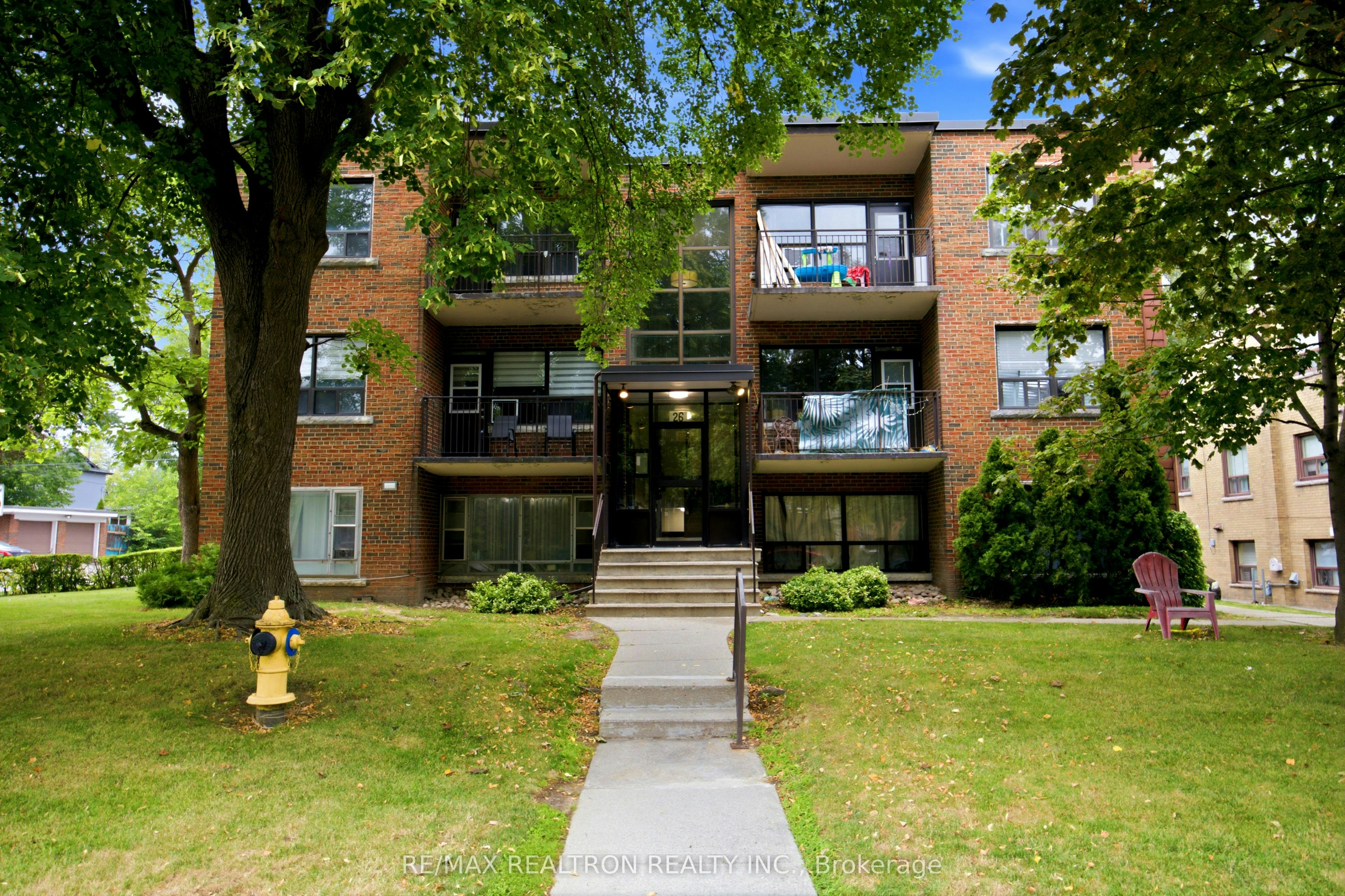 7-26 Meadowbrook Road, Toronto, ON, M6B 2S4