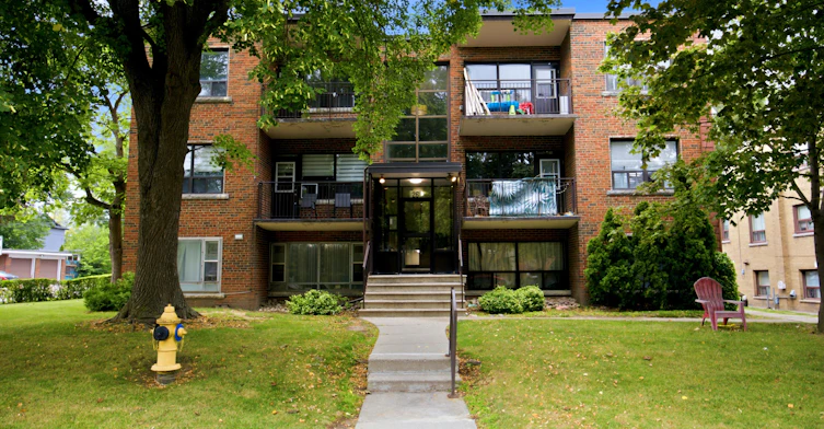 7-26 Meadowbrook Road, Toronto, ON, M6B 2S4