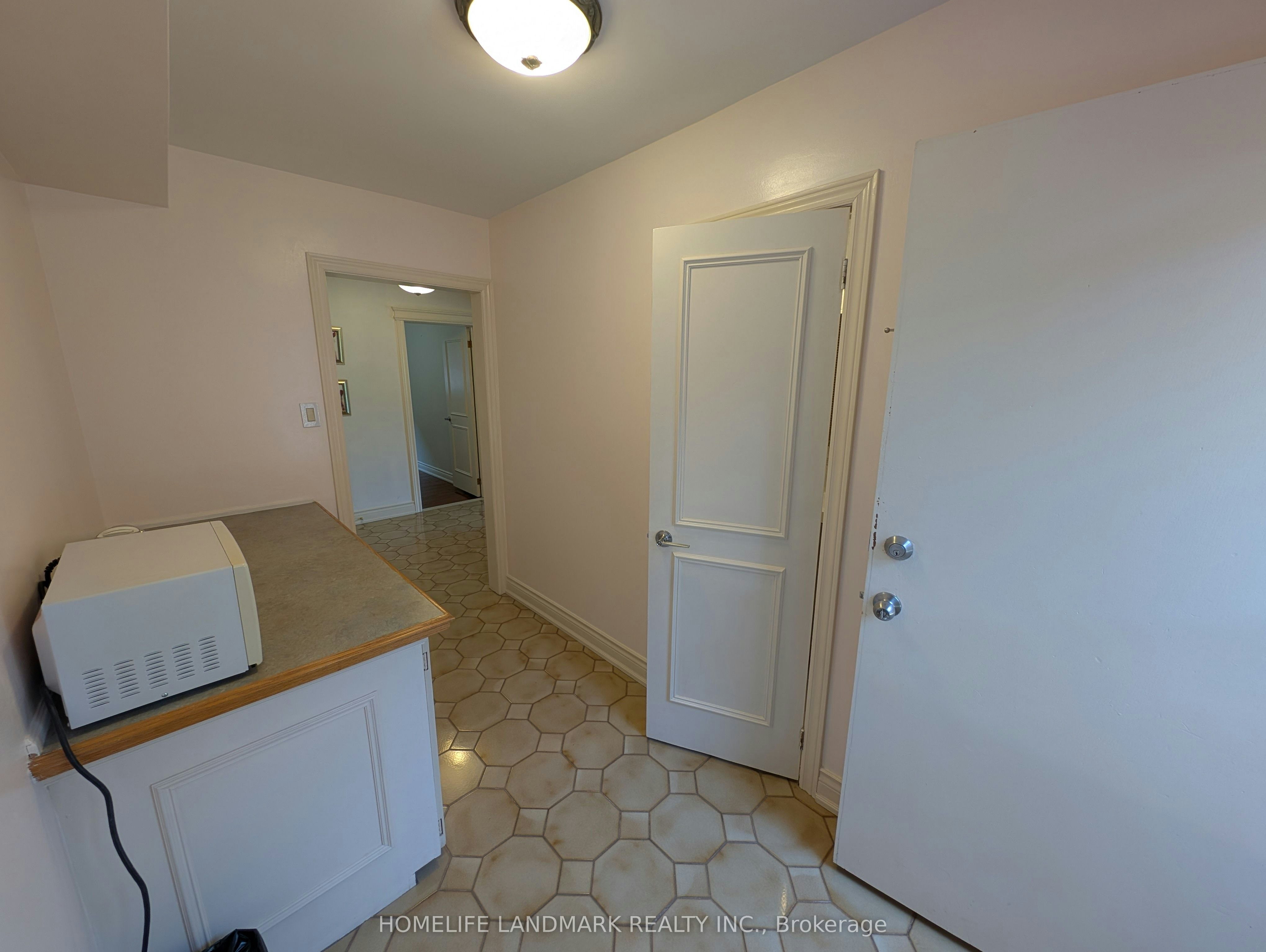 (ground level unit)-56 Bickerton Crescent, Toronto, ON, M2J 3T1 - 2