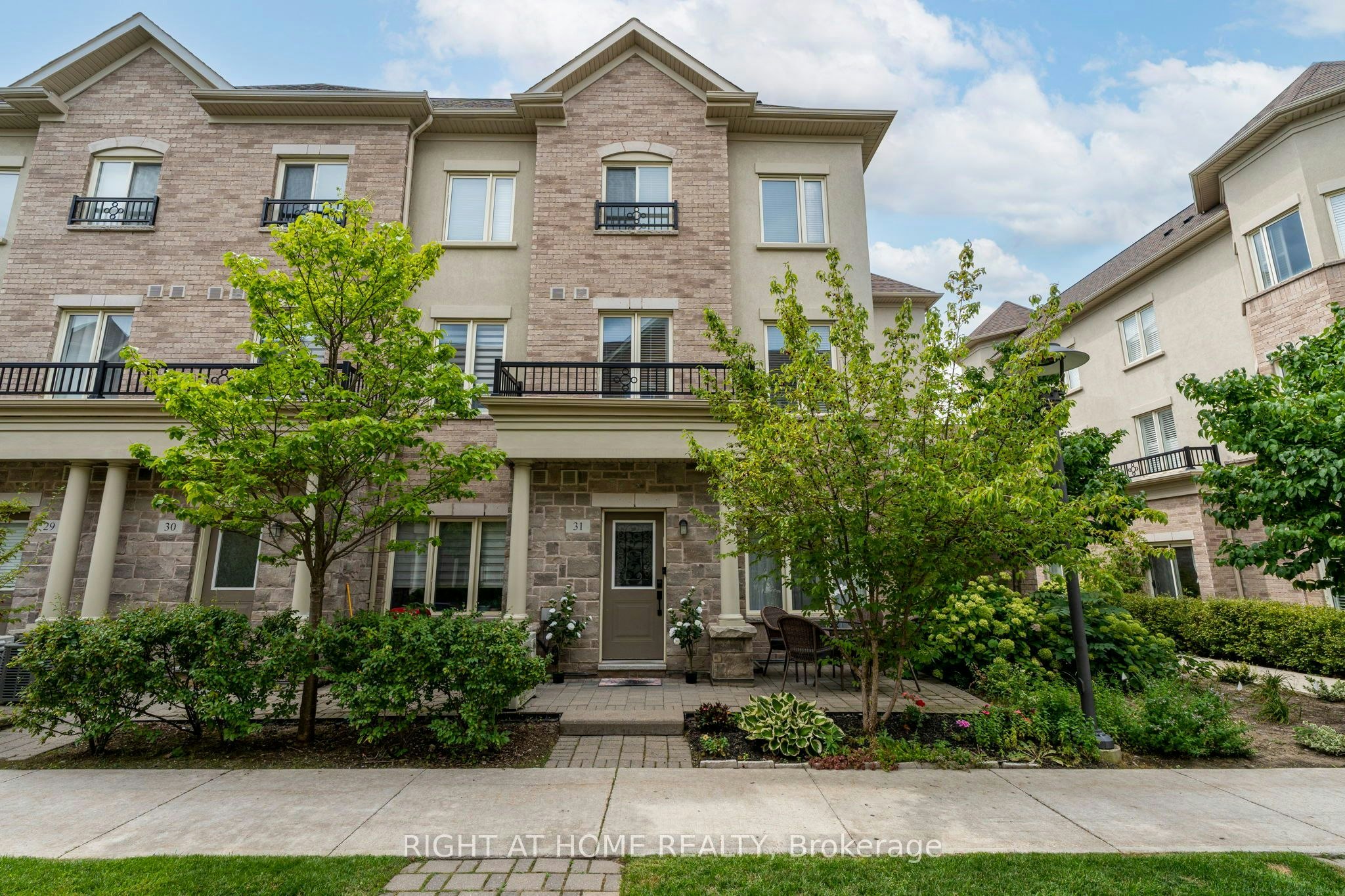 31-27 Coneflower Crescent, Toronto, ON, M2R 0A5