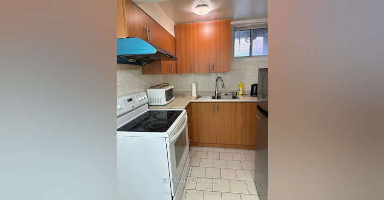 Lower-20 Maureen Drive N, Toronto, ON, M2K 1J8 - 5