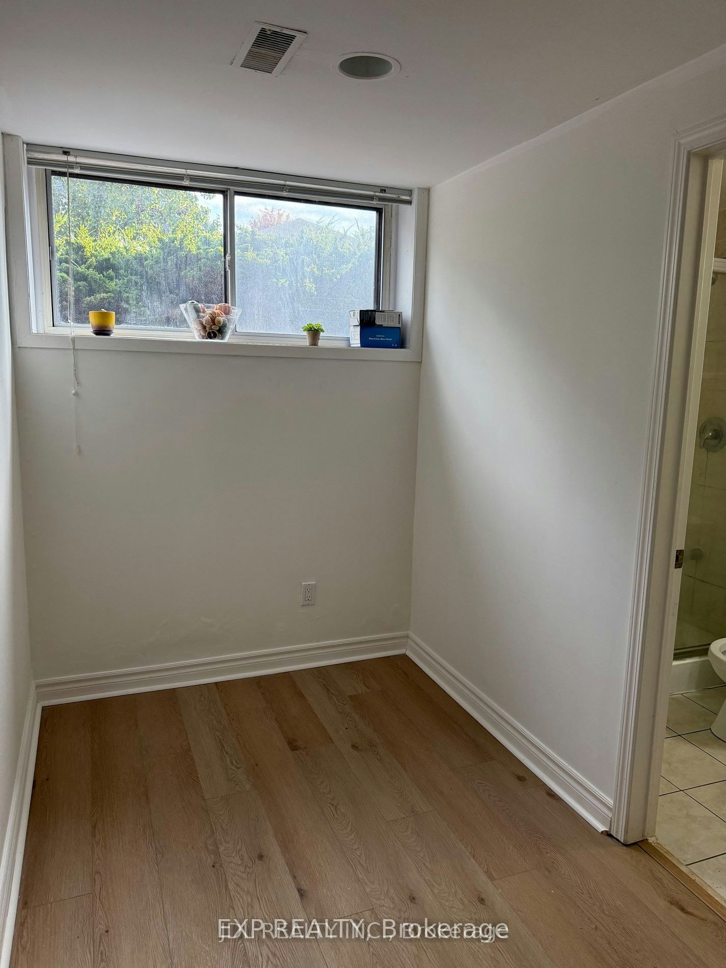 Lower-20 Maureen Drive N, Toronto, ON, M2K 1J8 - 8