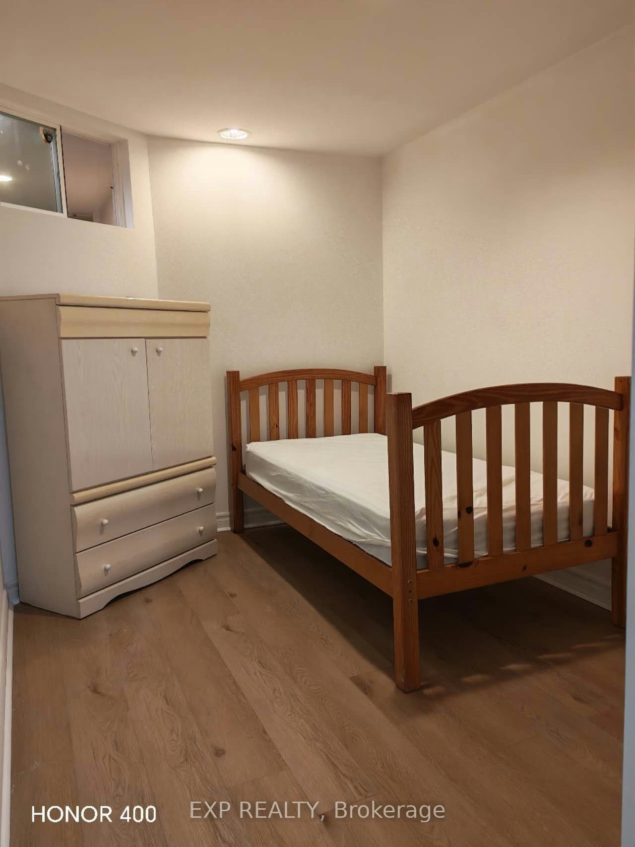 Lower-20 Maureen Drive N, Toronto, ON, M2K 1J8 - 4