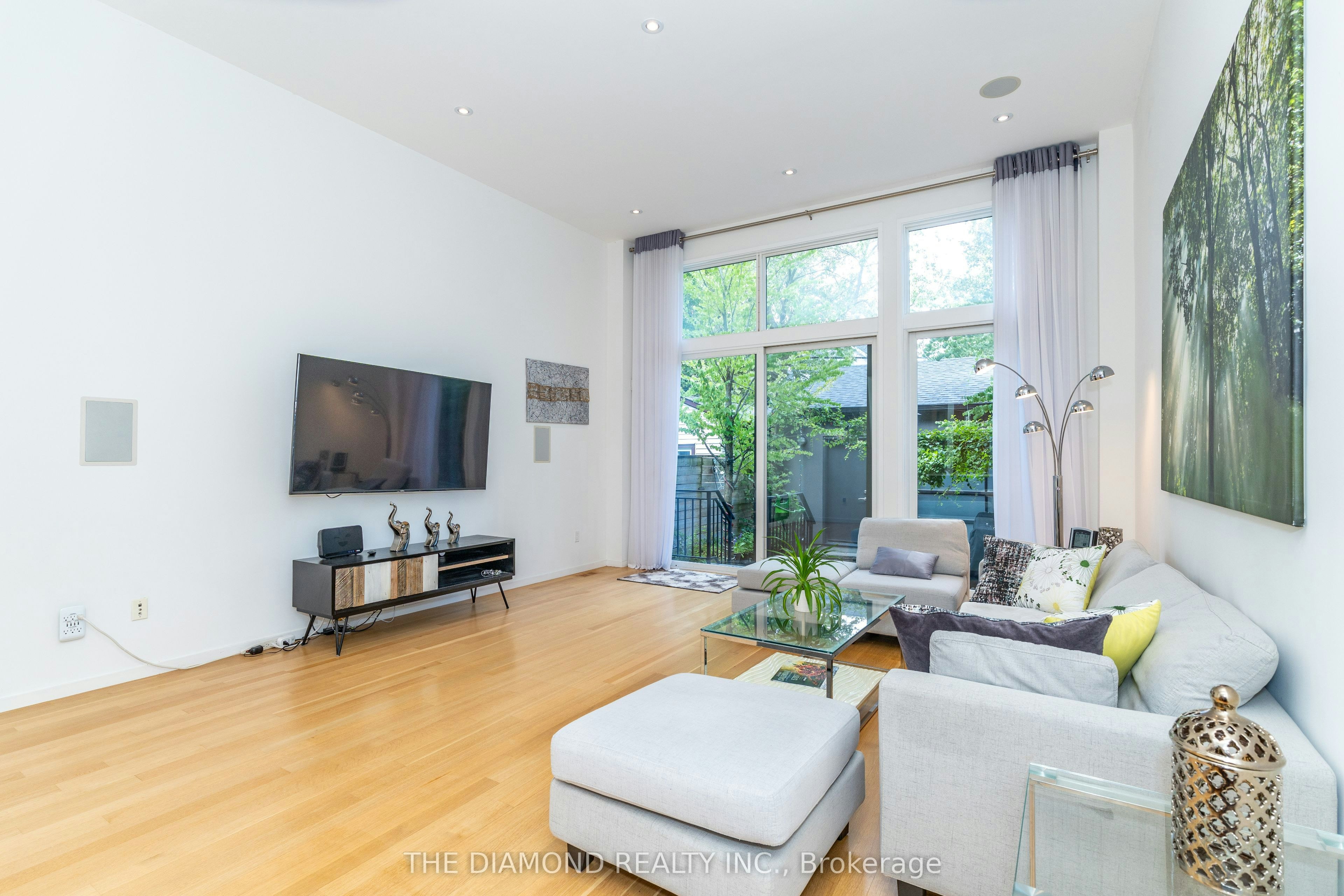 250 Woburn Avenue, Toronto, ON, M5M 1N9 - 9