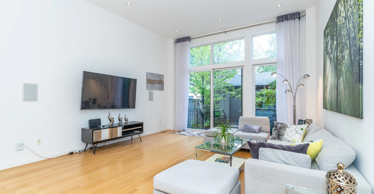 250 Woburn Avenue, Toronto, ON, M5M 1N9 - 9