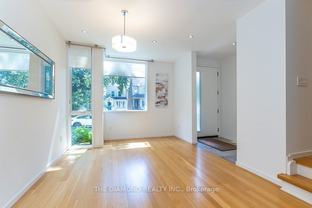 250 Woburn Avenue, Toronto, ON, M5M 1N9 - 4