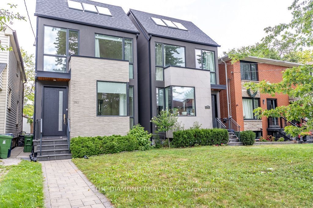 250 Woburn Avenue, Toronto, ON, M5M 1N9 - 2