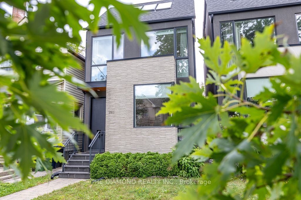 250 Woburn Avenue, Toronto, ON, M5M 1N9
