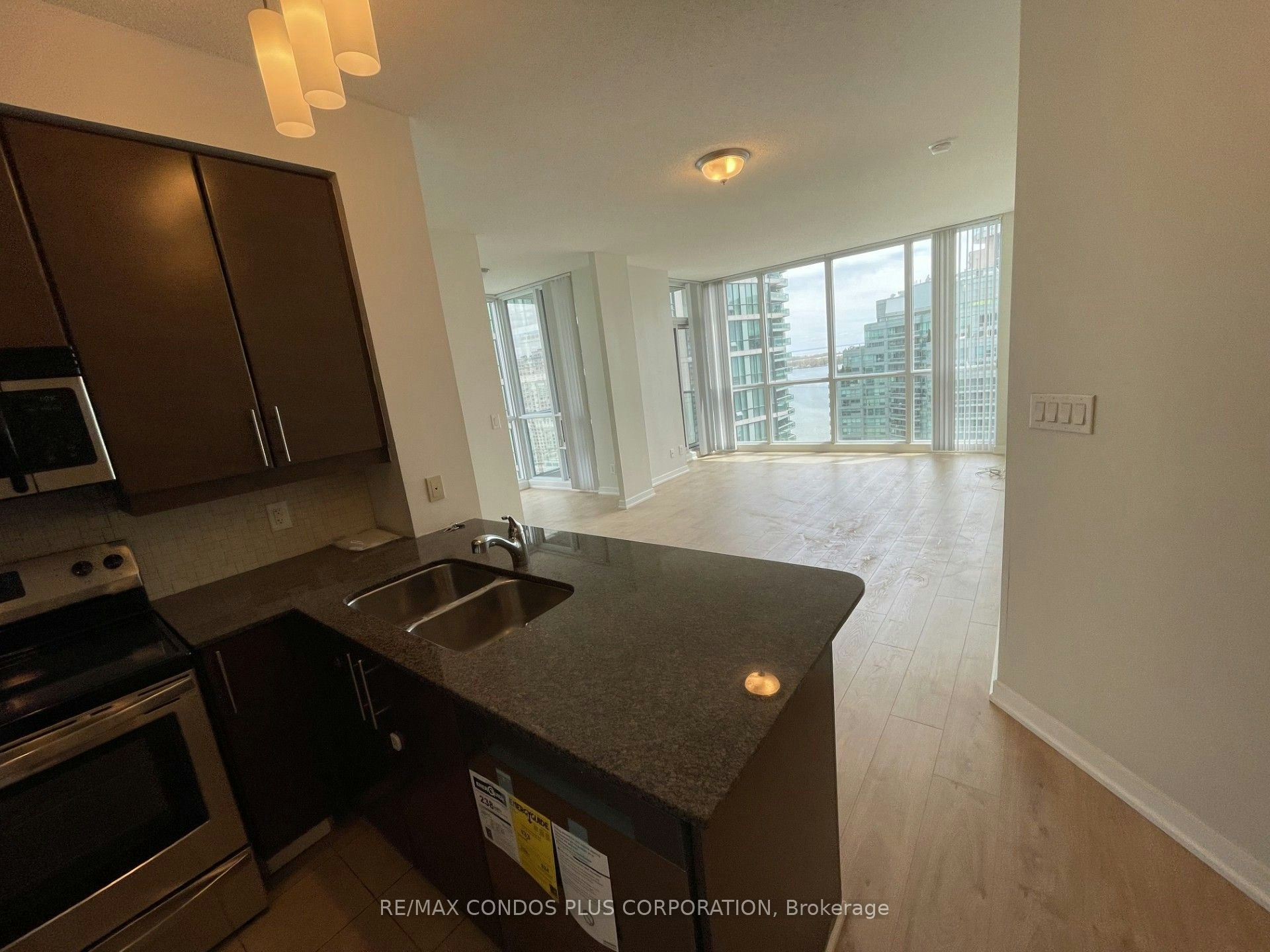 2408-18 Harbour Street, Toronto, ON, M5J 2Z6 - 7