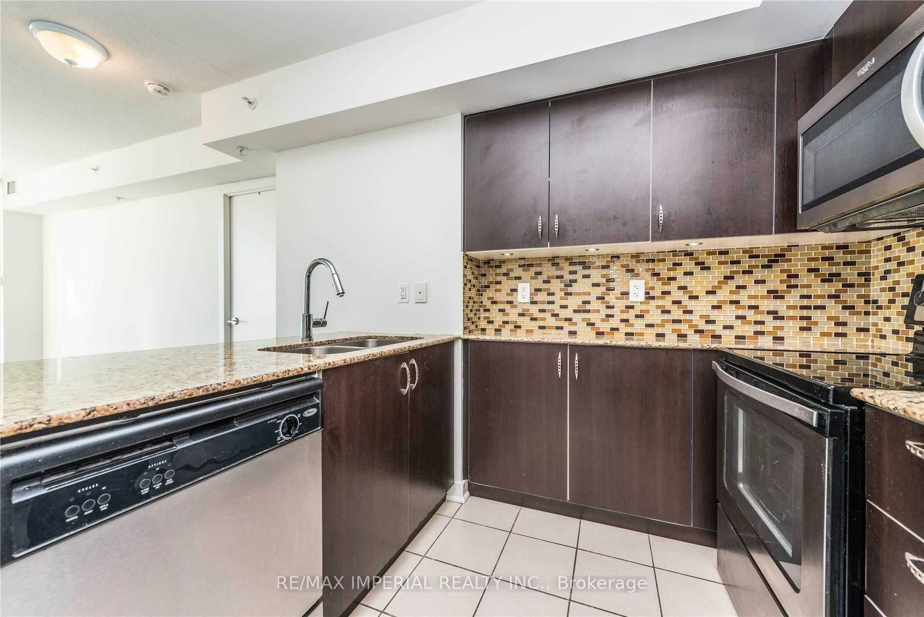 201-5740 Yonge Street, Toronto, ON, M2M 0B1 - 17