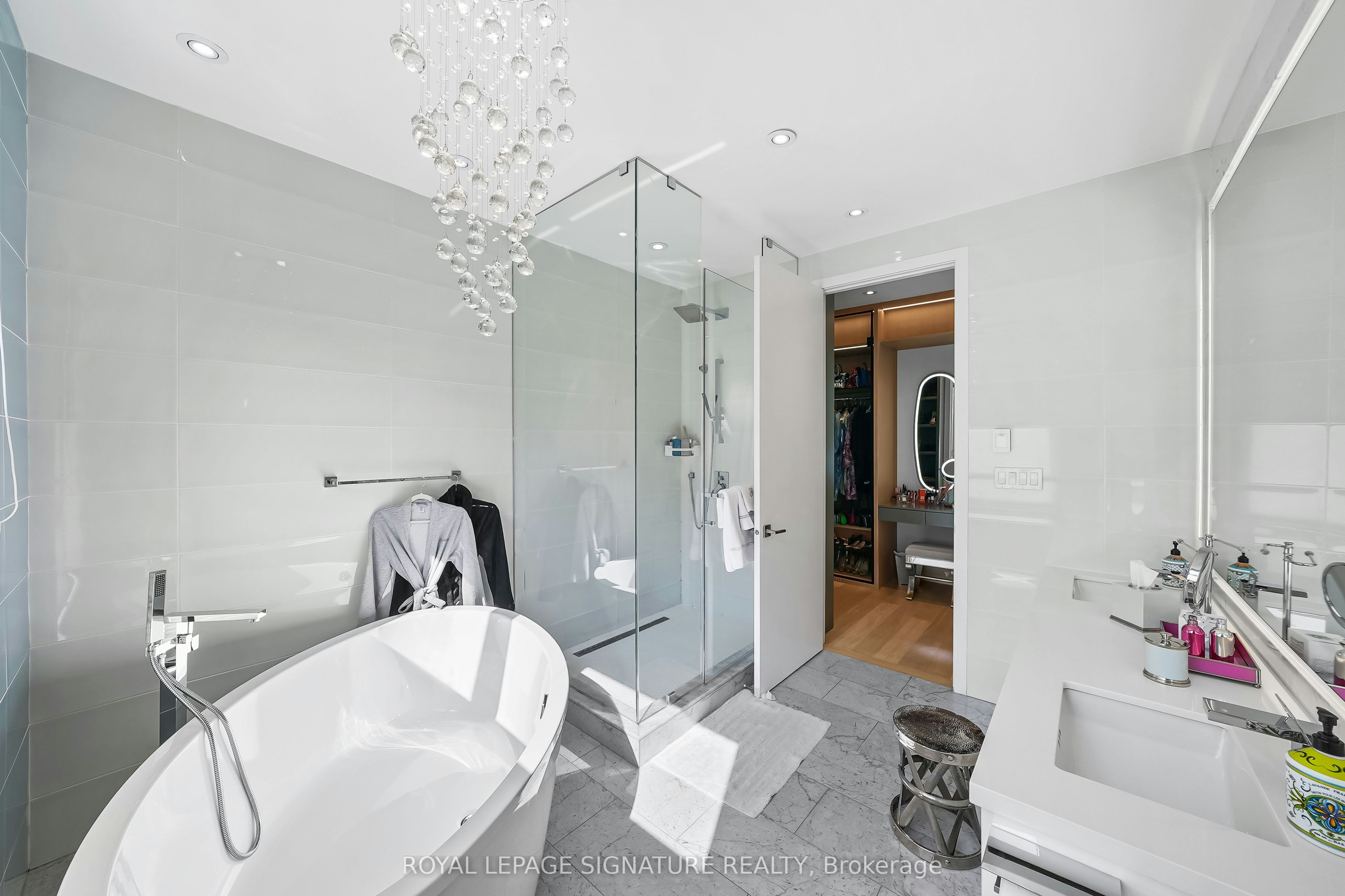 17 Nesbitt Drive, Toronto, ON, M4W 2G2 - 23