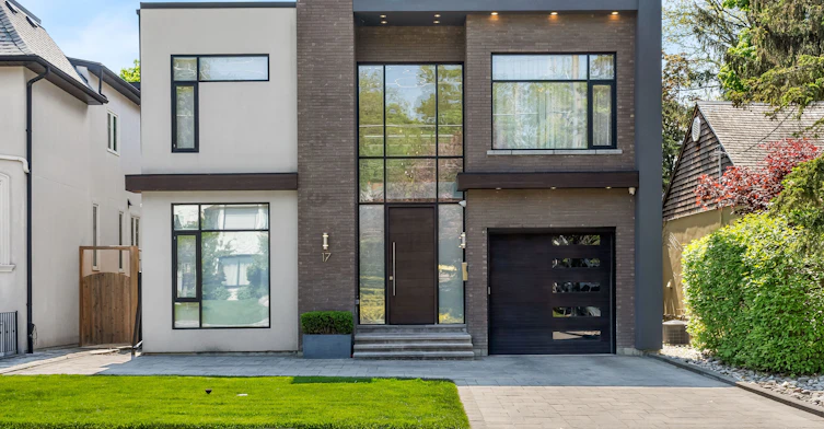 17 Nesbitt Drive, Toronto, ON, M4W 2G2