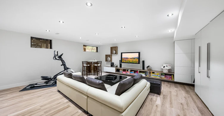 17 Nesbitt Drive, Toronto, ON, M4W 2G2 - 31