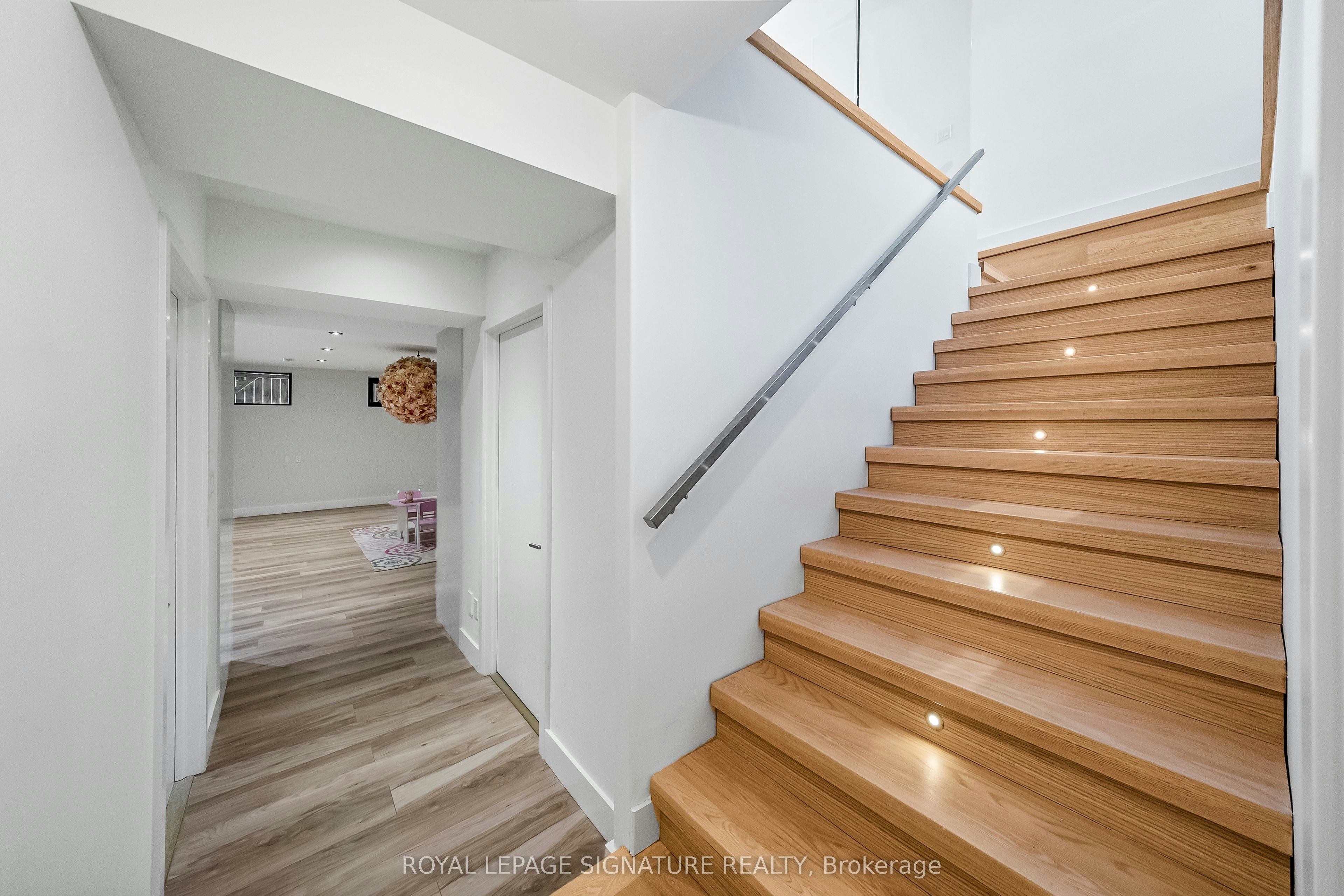 17 Nesbitt Drive, Toronto, ON, M4W 2G2 - 27