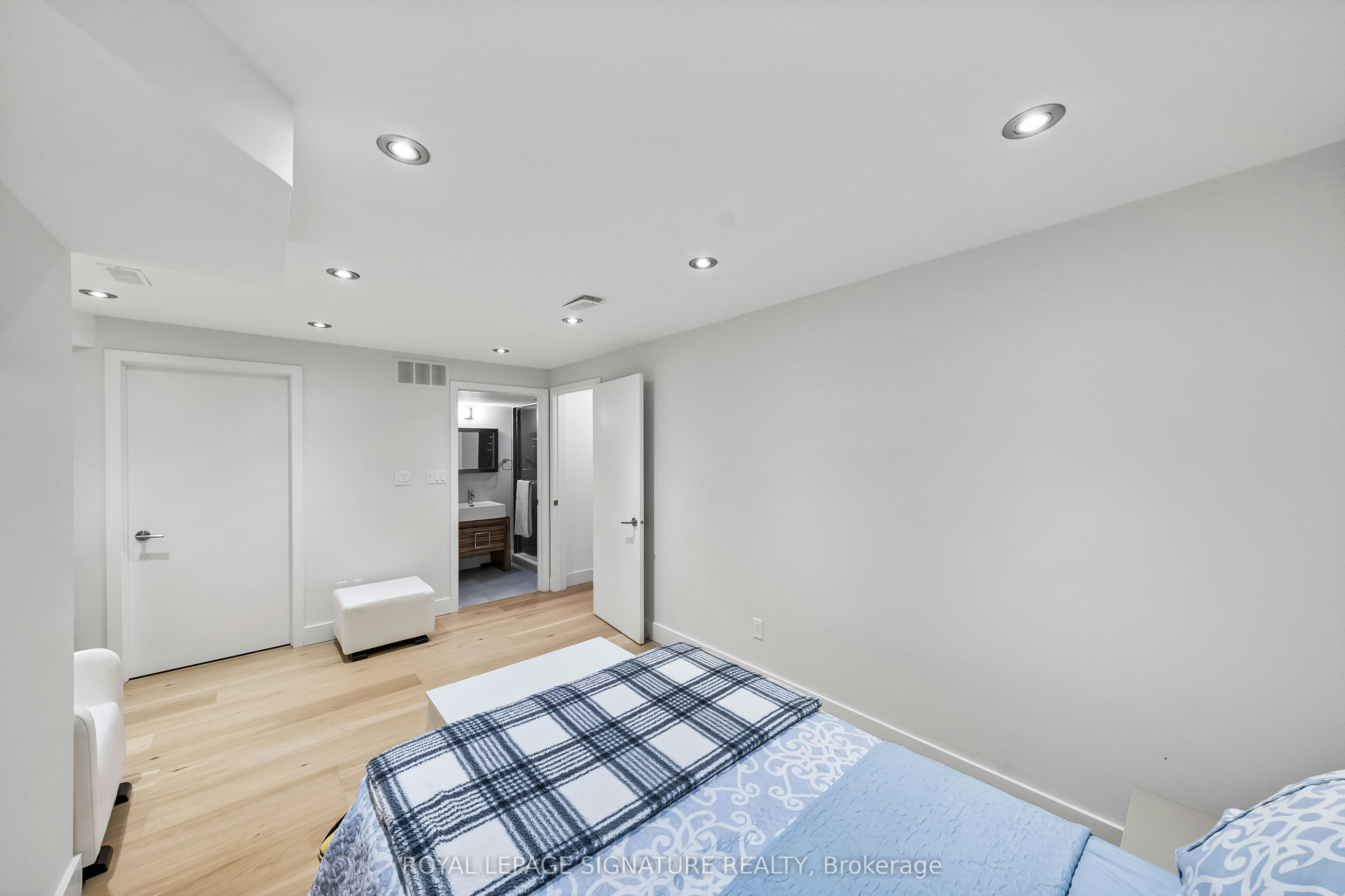 17 Nesbitt Drive, Toronto, ON, M4W 2G2 - 33