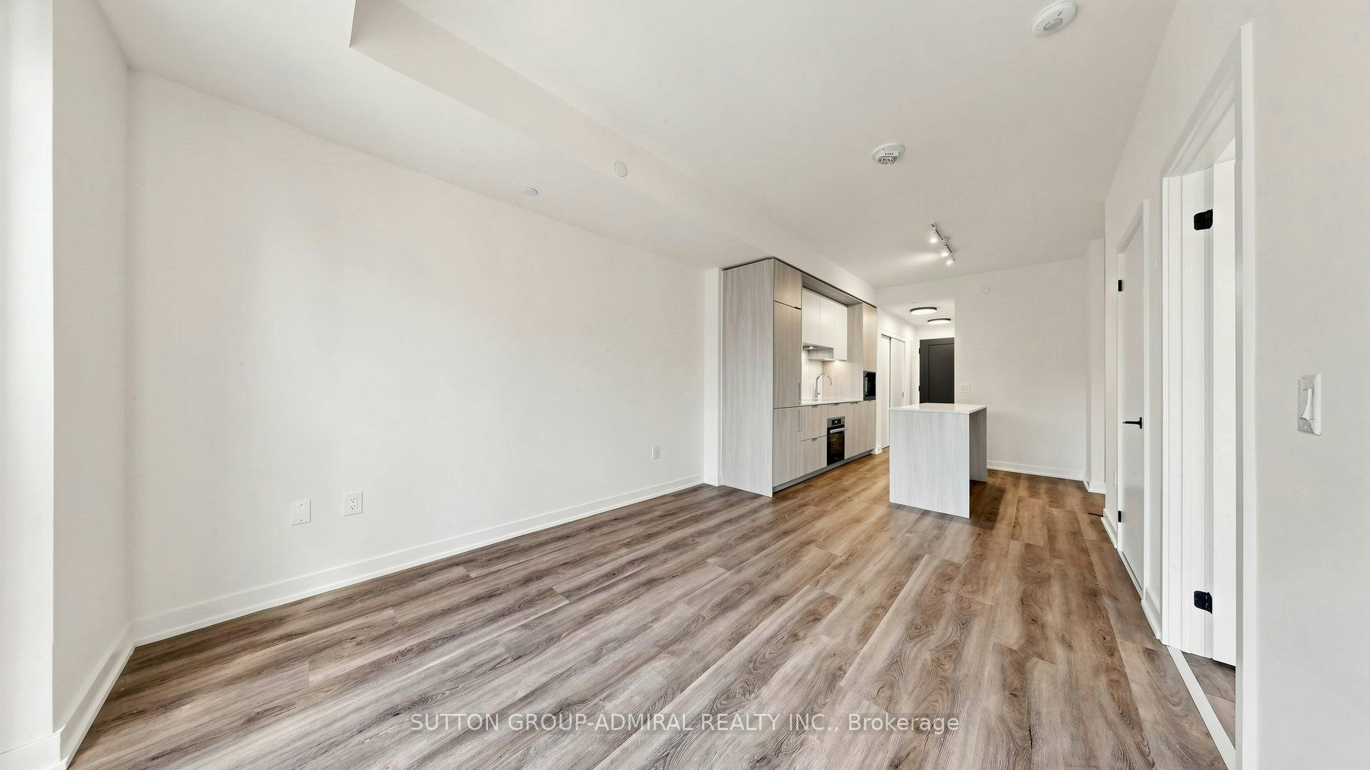 409-123 Portland Street - 5