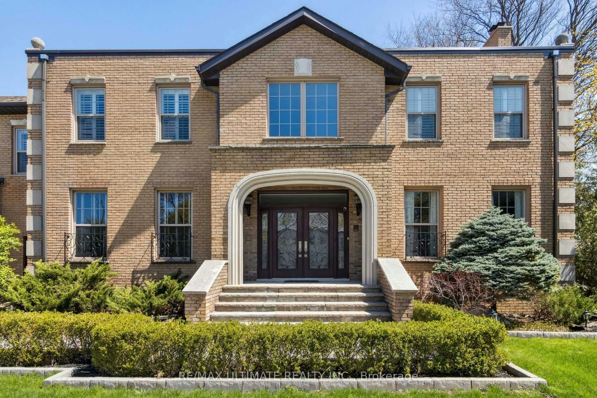1 Versailles Court, Toronto, ON, M3B 2A8