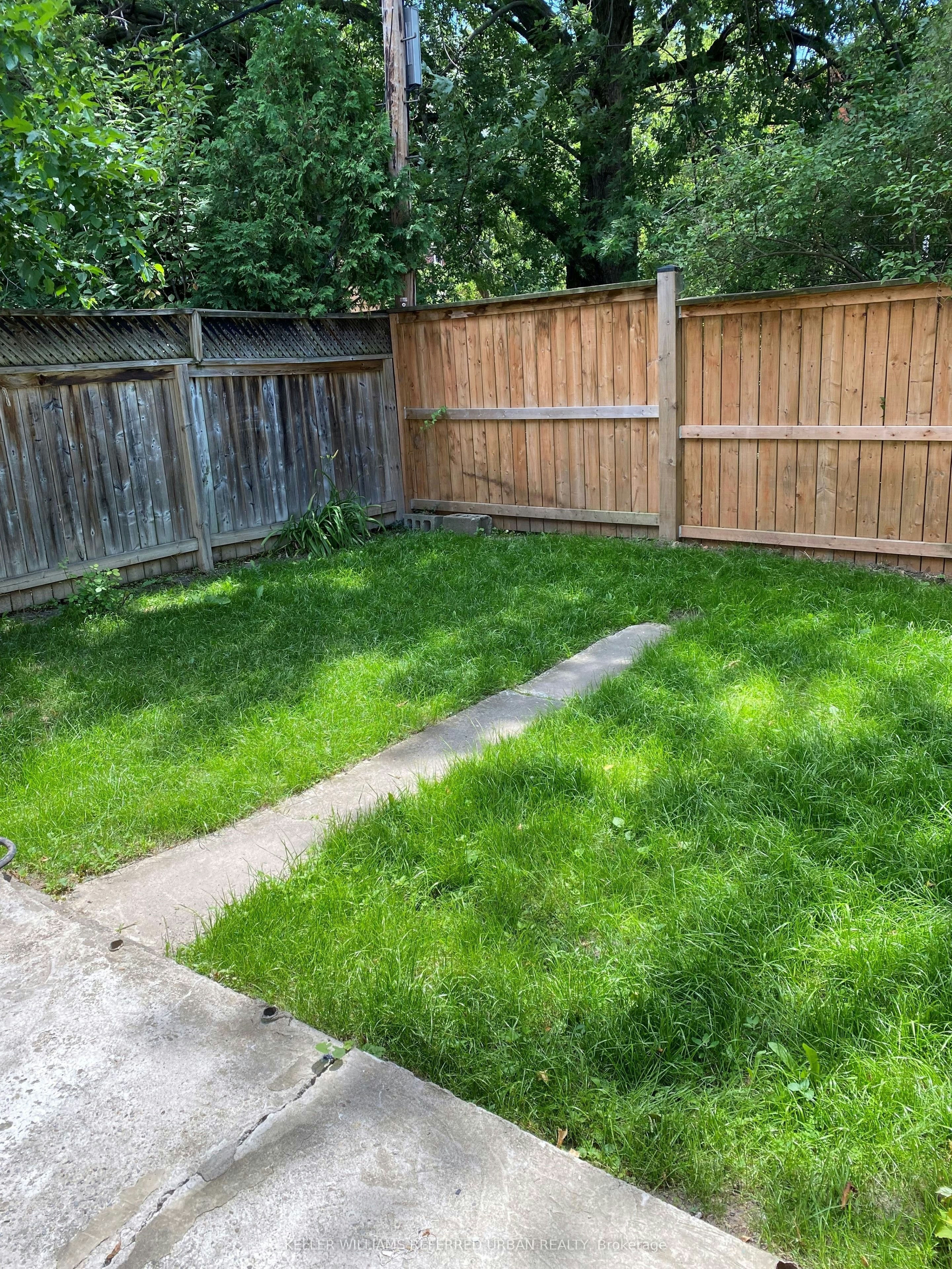 Main floor-9 Clinton Place, Toronto, ON, M6G 1J8 - 11