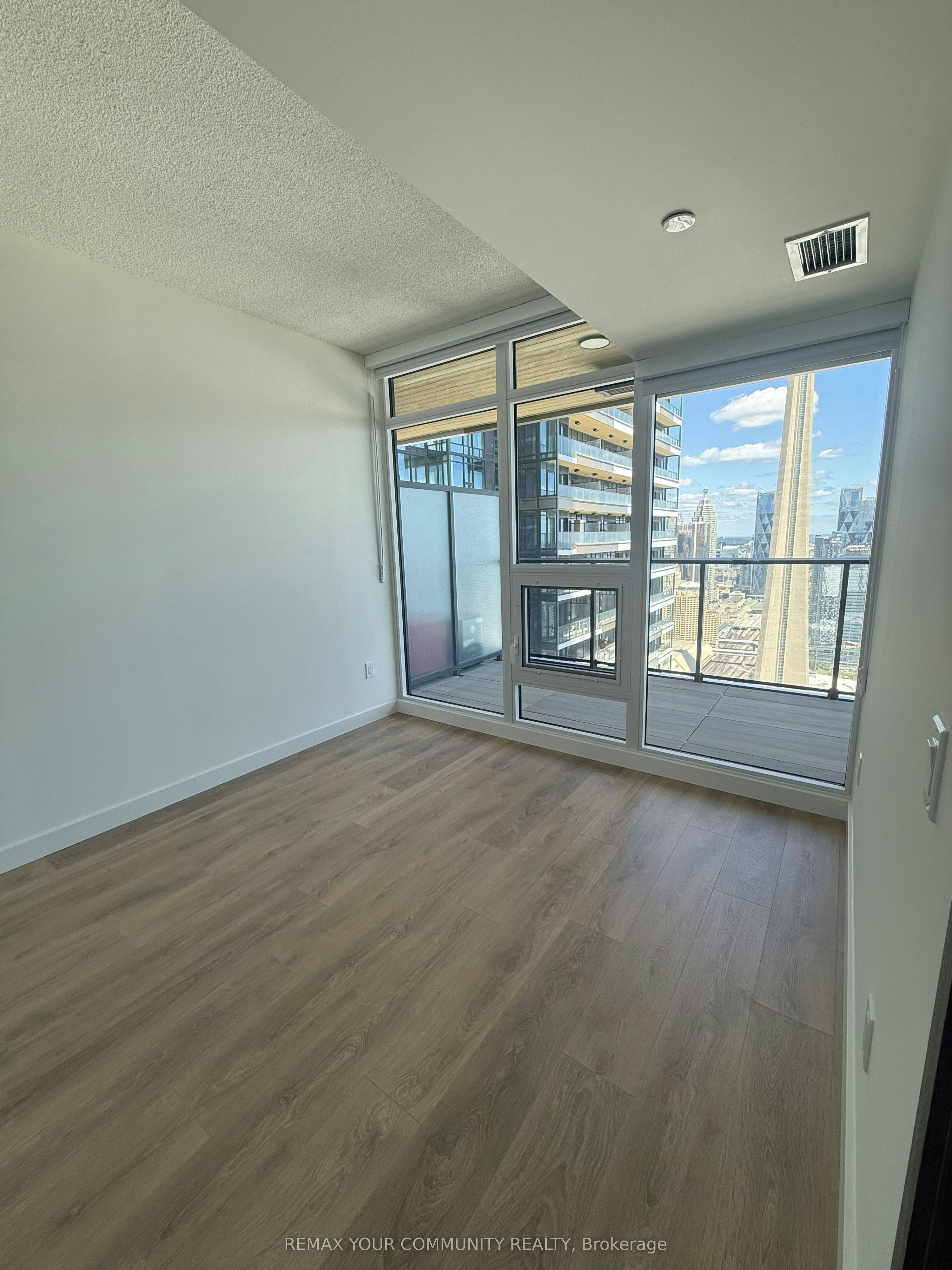 5808-3 Concord Cityplace Way, Toronto, ON, M5V 0X4 - 3
