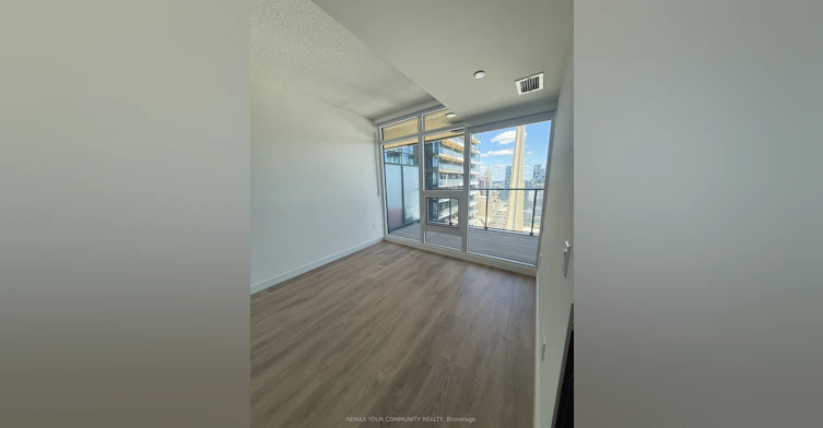 5808-3 Concord Cityplace Way, Toronto, ON, M5V 0X4 - 3