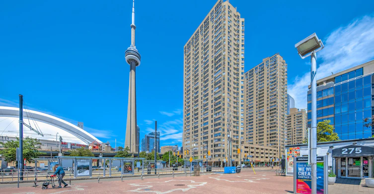 302-270 Queens Quay W, Toronto, ON, M5J 2N4