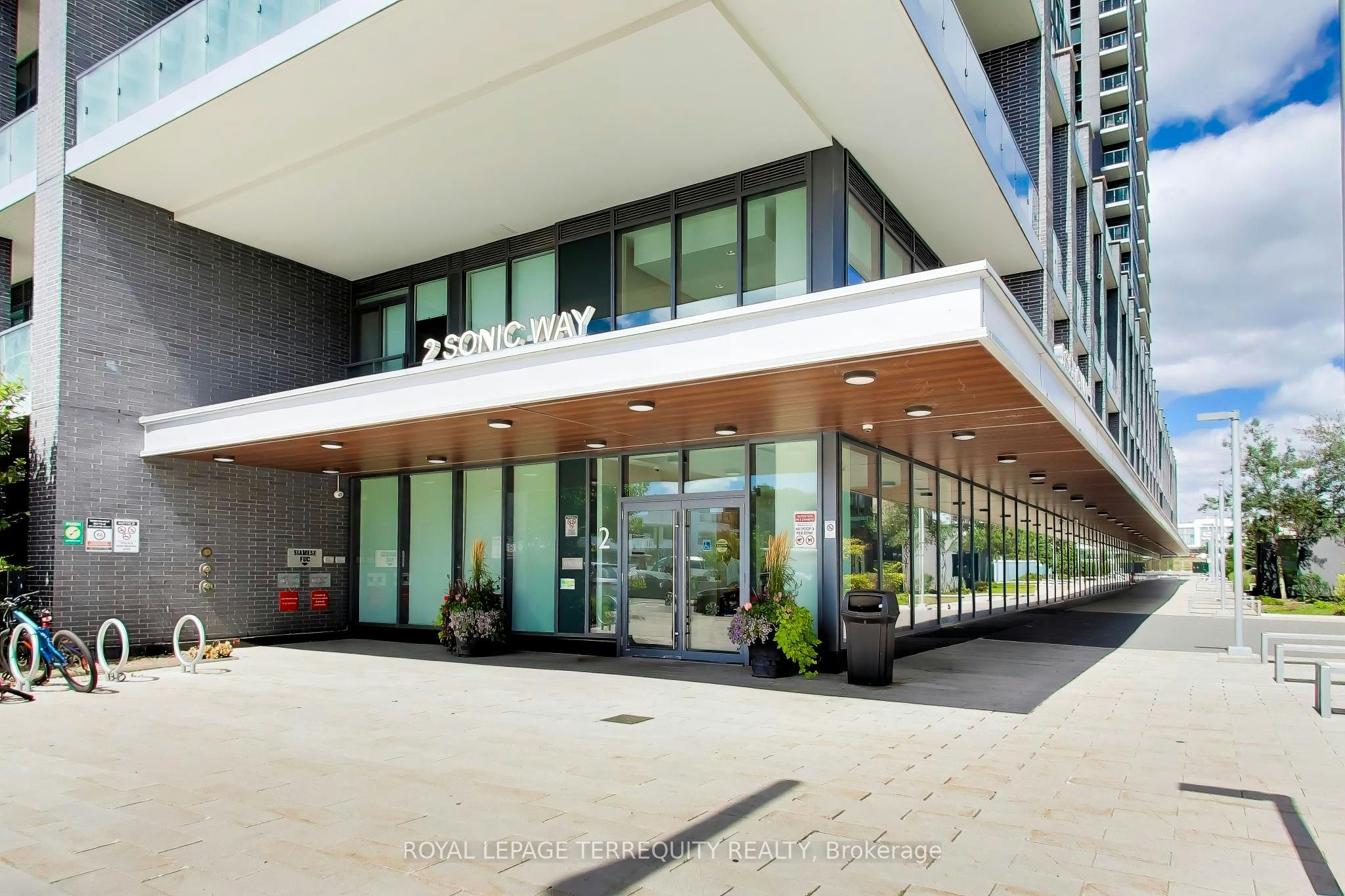 1803-2 Sonic Way, Toronto, ON, M3C 0P2 - 4