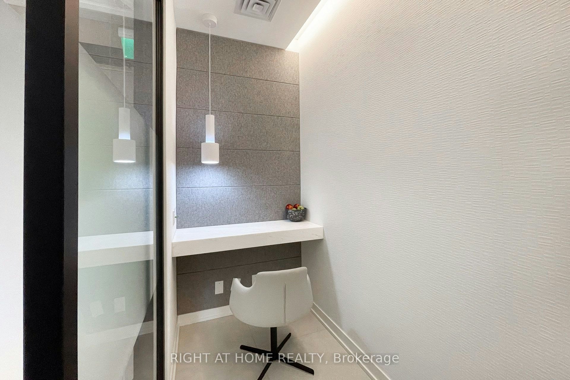 2211-5 Defries Street, Toronto, ON, M5A 0W7 - 17