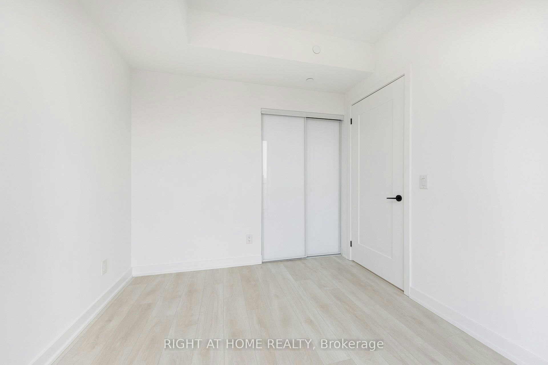 2211-5 Defries Street, Toronto, ON, M5A 0W7 - 10
