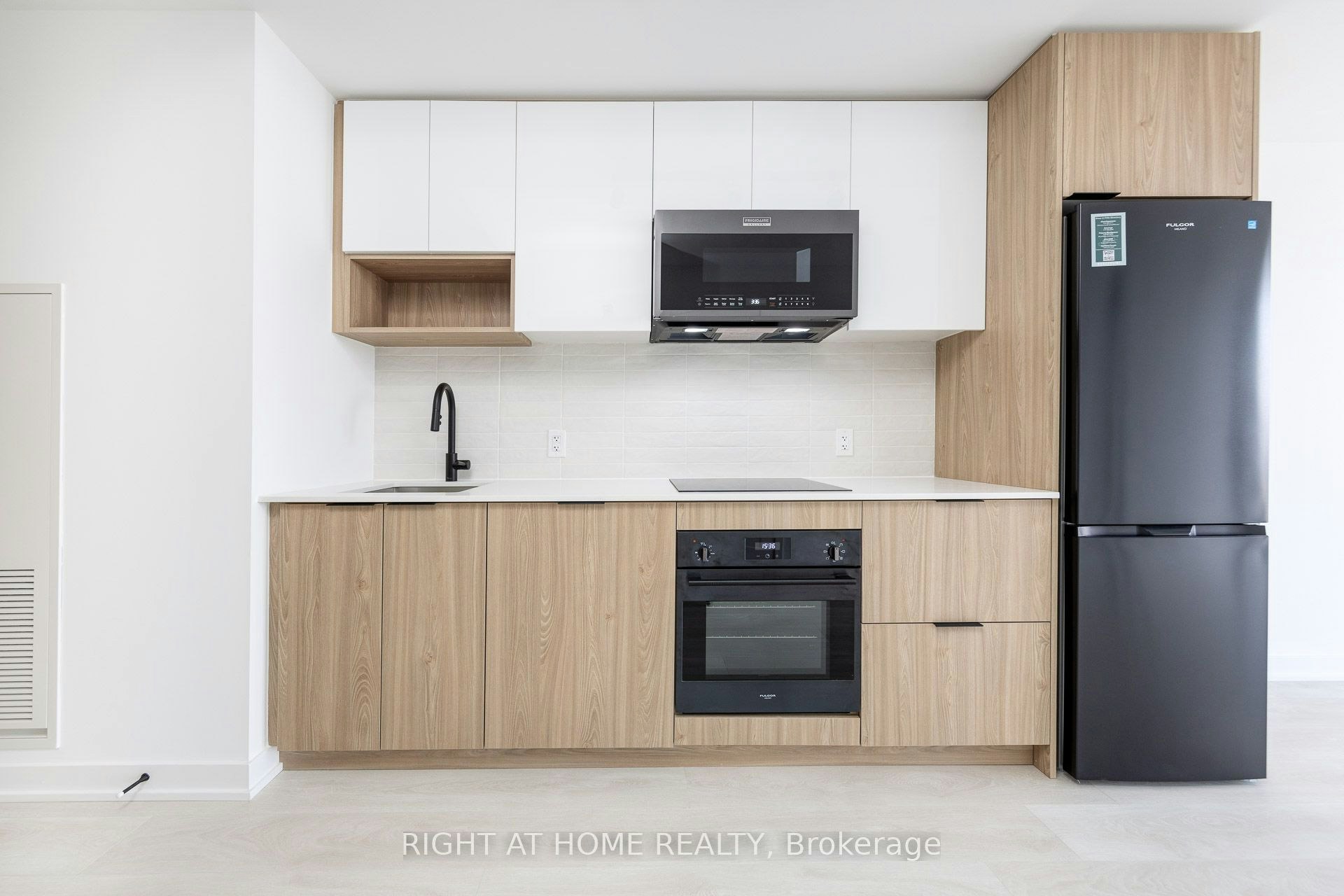 2211-5 Defries Street, Toronto, ON, M5A 0W7 - 4