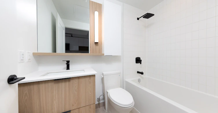 2211-5 Defries Street, Toronto, ON, M5A 0W7 - 8