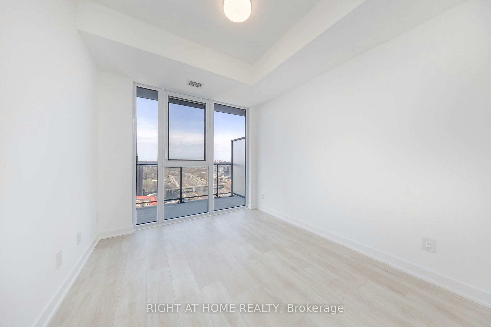 2211-5 Defries Street, Toronto, ON, M5A 0W7 - 9