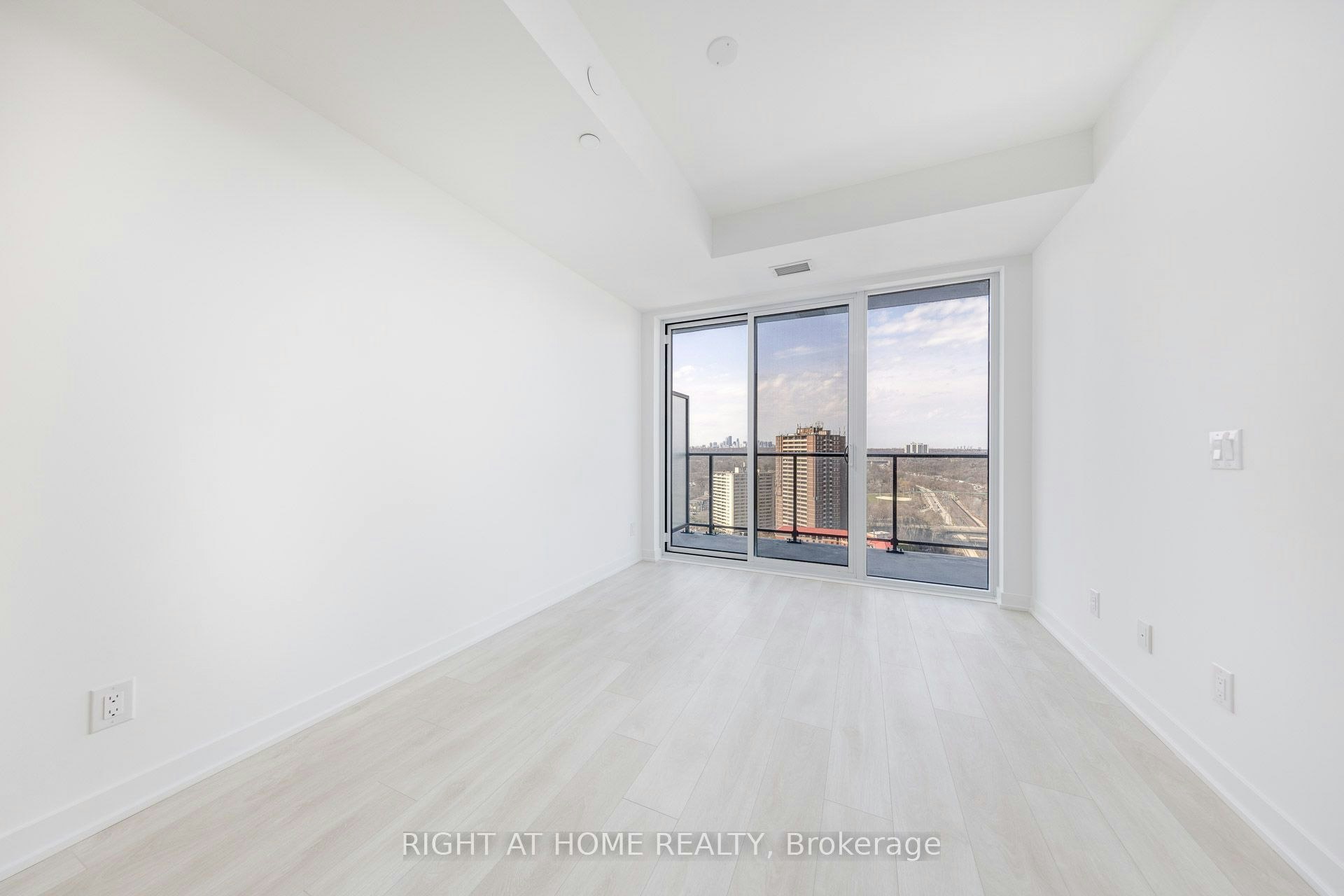 2211-5 Defries Street, Toronto, ON, M5A 0W7 - 6