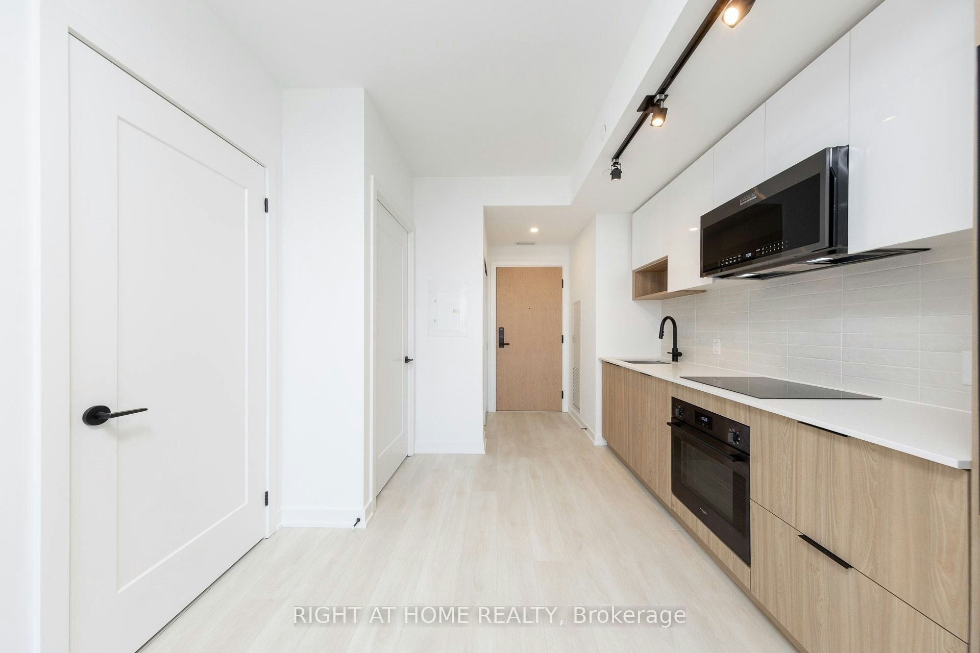2211-5 Defries Street, Toronto, ON, M5A 0W7 - 3